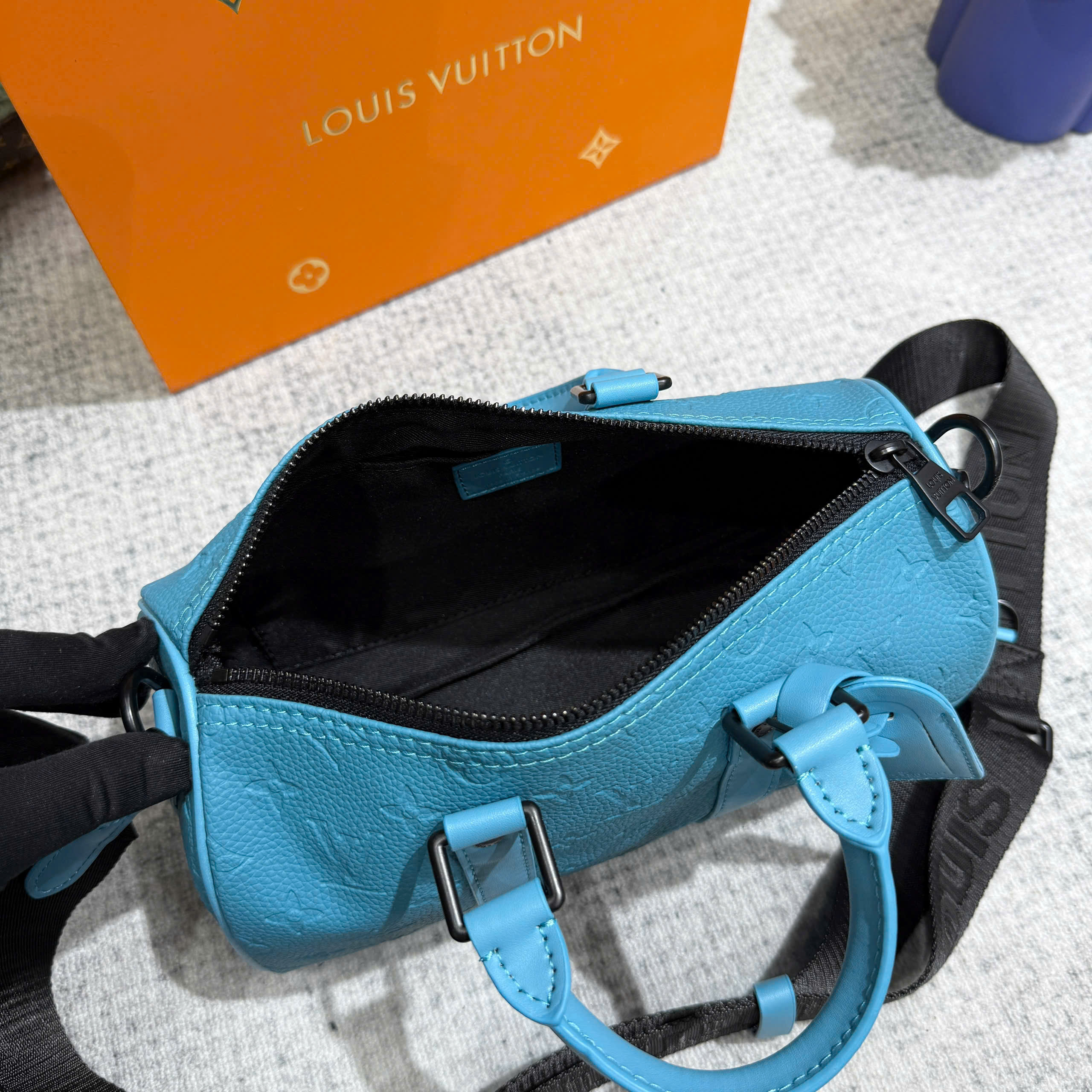 Túi trống mini đeo chéo, cầm tay Louis Vuitton LV Xanh dương họa tiết hoa vân logo dập chìm size 25x15x11cm Like Auth on web fullbox bill thẻ PLD