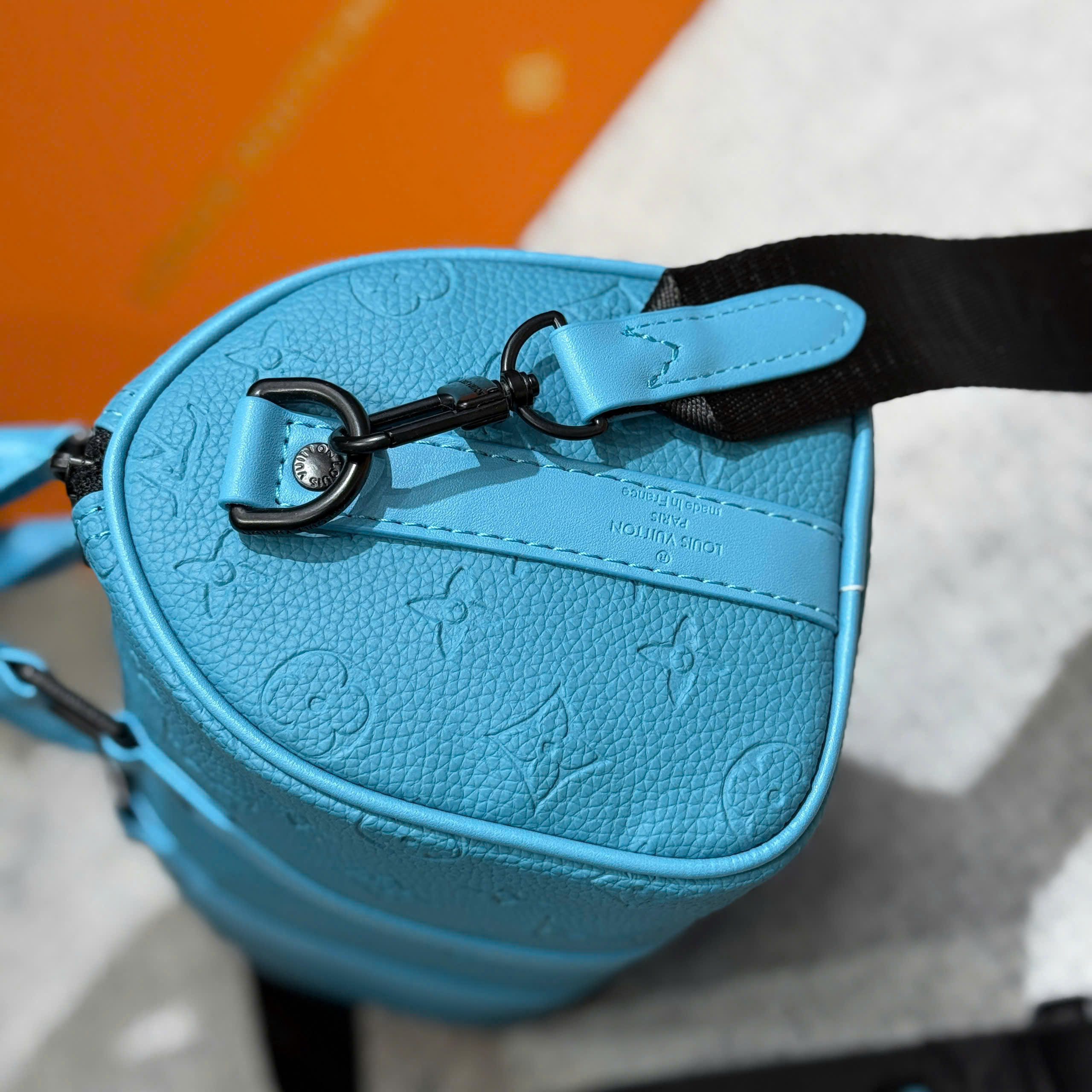 Túi trống mini đeo chéo, cầm tay Louis Vuitton LV Xanh dương họa tiết hoa vân logo dập chìm size 25x15x11cm Like Auth on web fullbox bill thẻ PLD