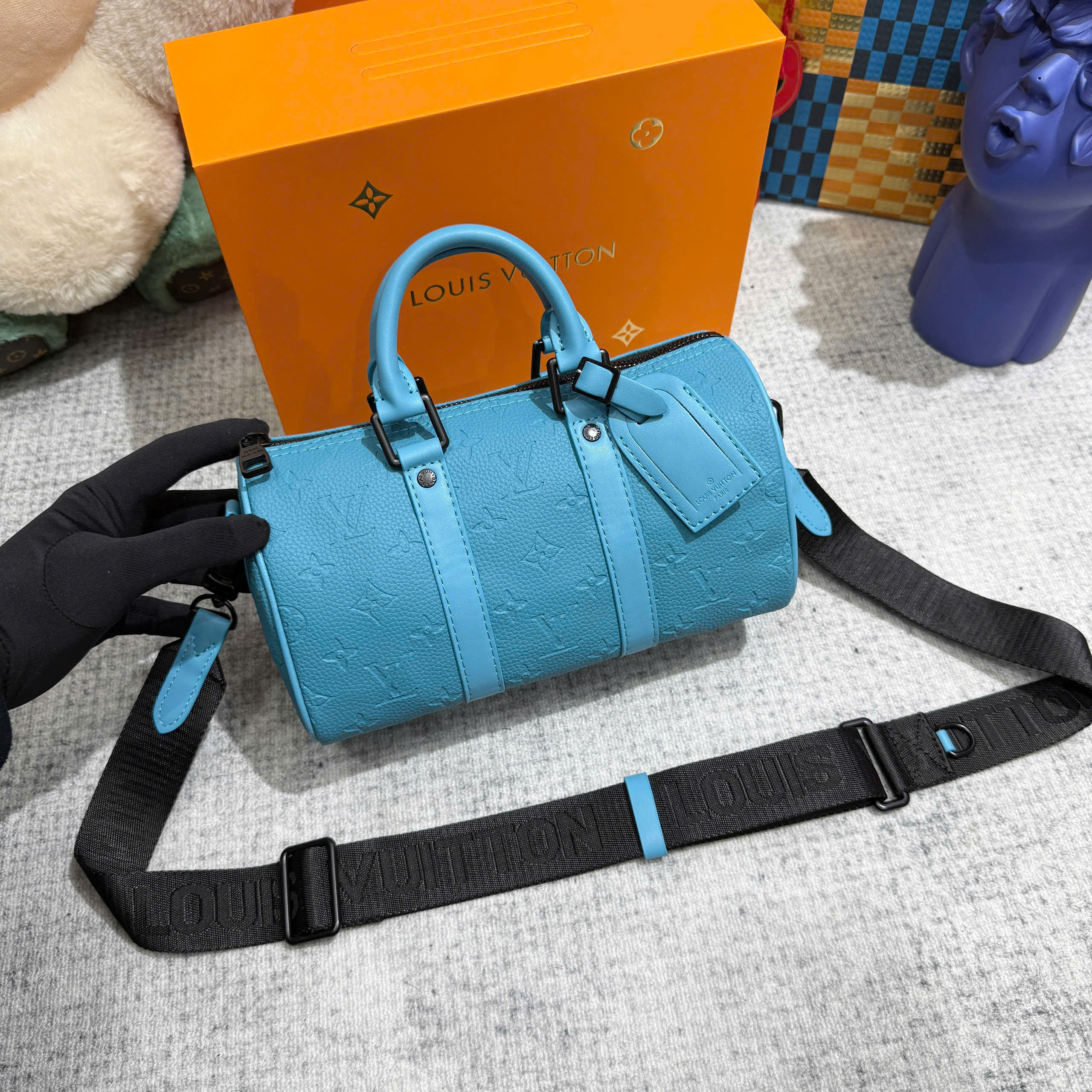 Túi trống mini đeo chéo, cầm tay Louis Vuitton LV Xanh dương họa tiết hoa vân logo dập chìm size 25x15x11cm Like Auth on web fullbox bill thẻ PLD