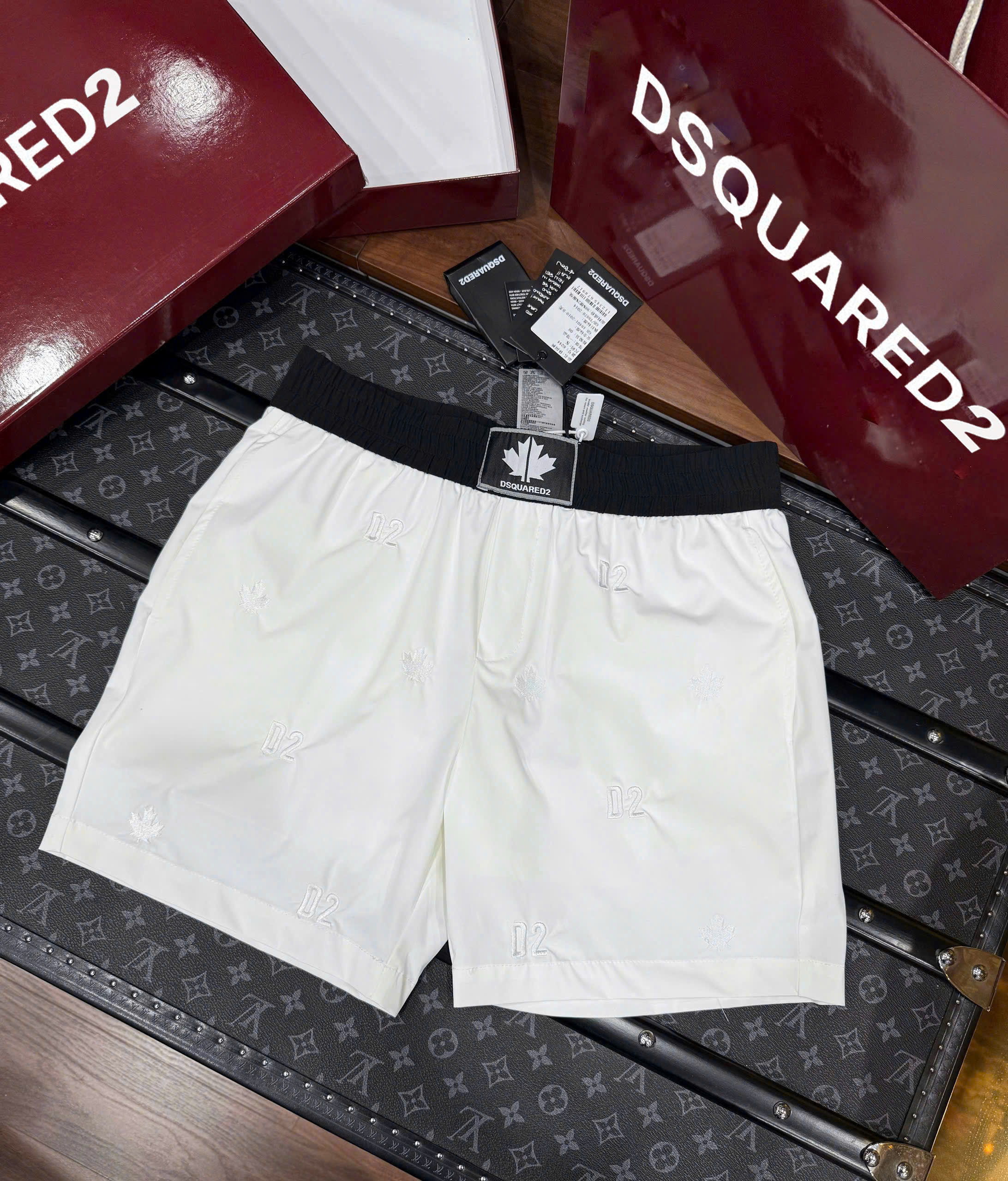 Quần short gió Dsquared2 DSQ2  logo D2 lá thêu Like Auth 1-1 on web CD MK