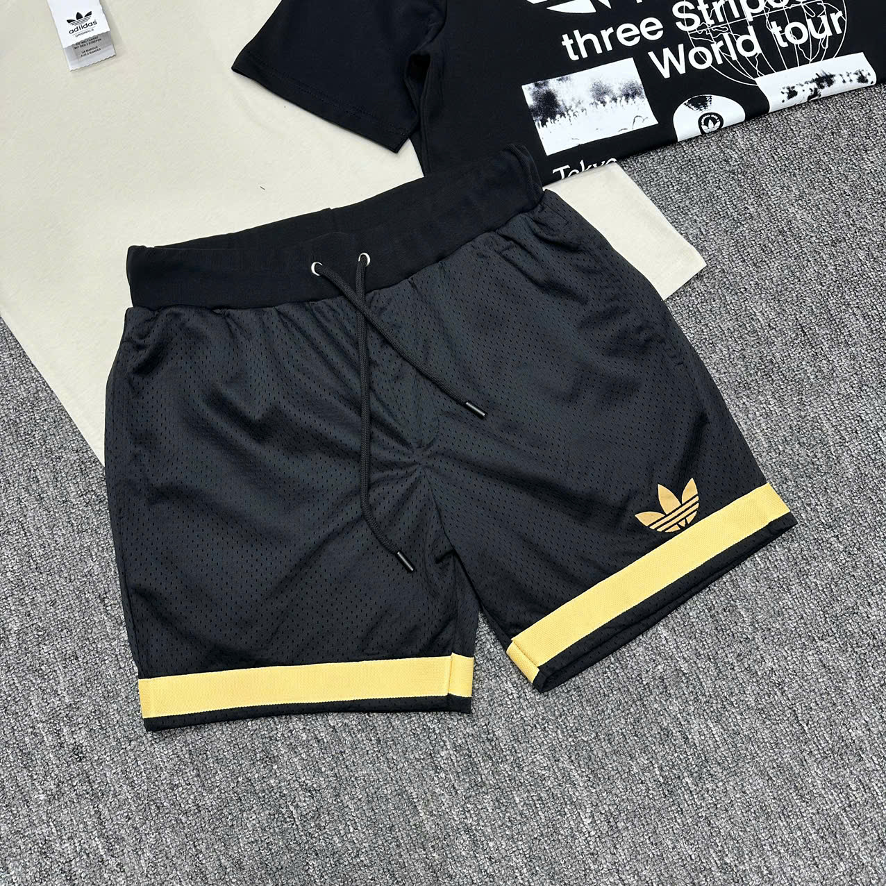 Bộ, Set hè Adidas A họa tiết chữ kẻ sọc Vàng Like Auth on web NV