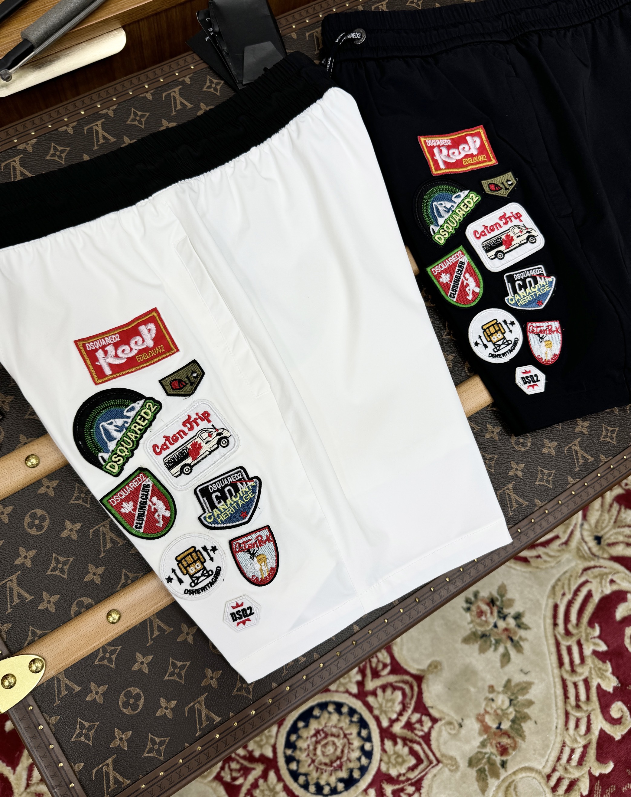 Quần short gió Dsquared2 DSQ2 họa tiết tag huy hiệu thêu Like Auth 1-1 on web CD