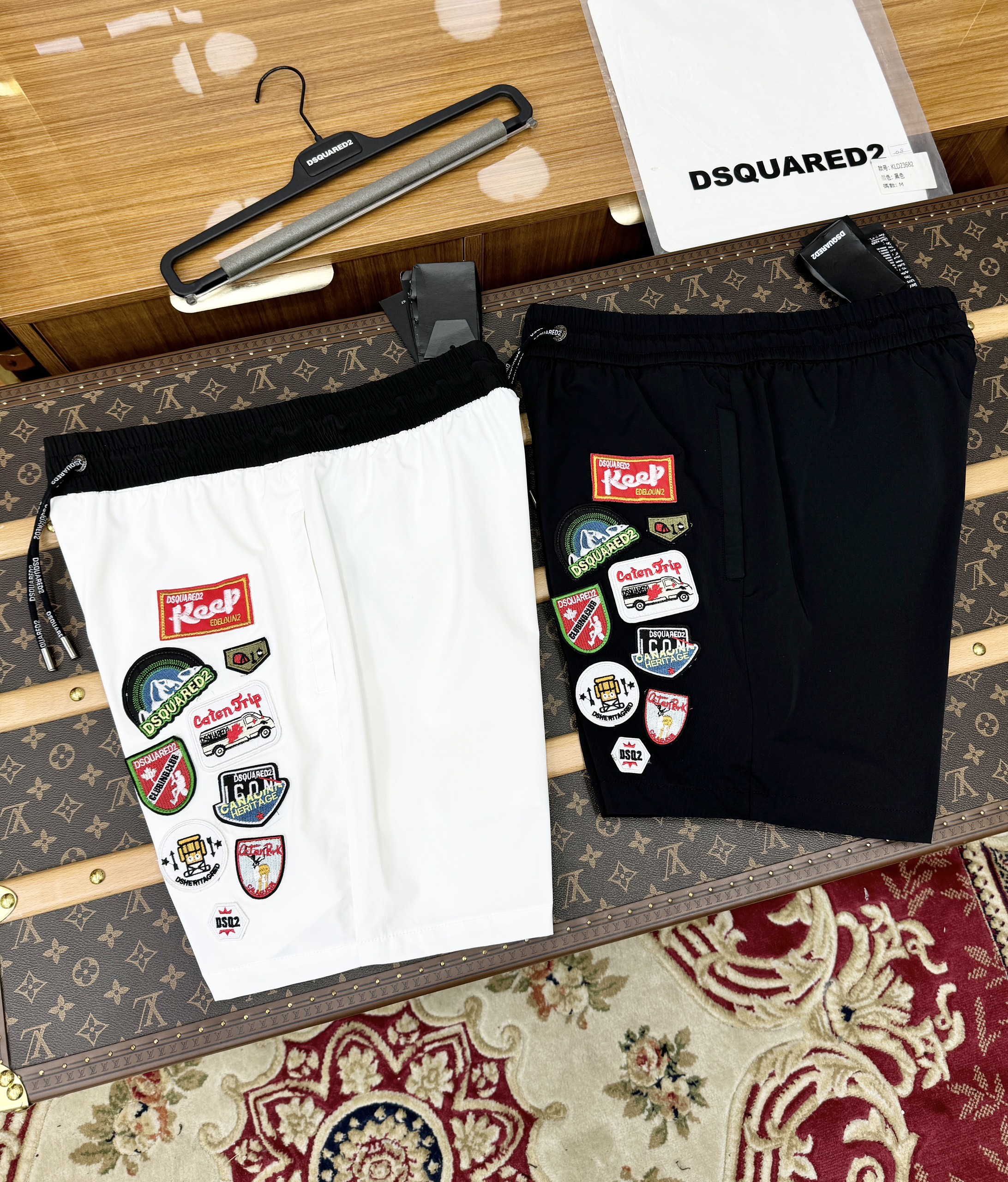 Quần short gió Dsquared2 DSQ2 họa tiết tag huy hiệu thêu Like Auth 1-1 on web CD