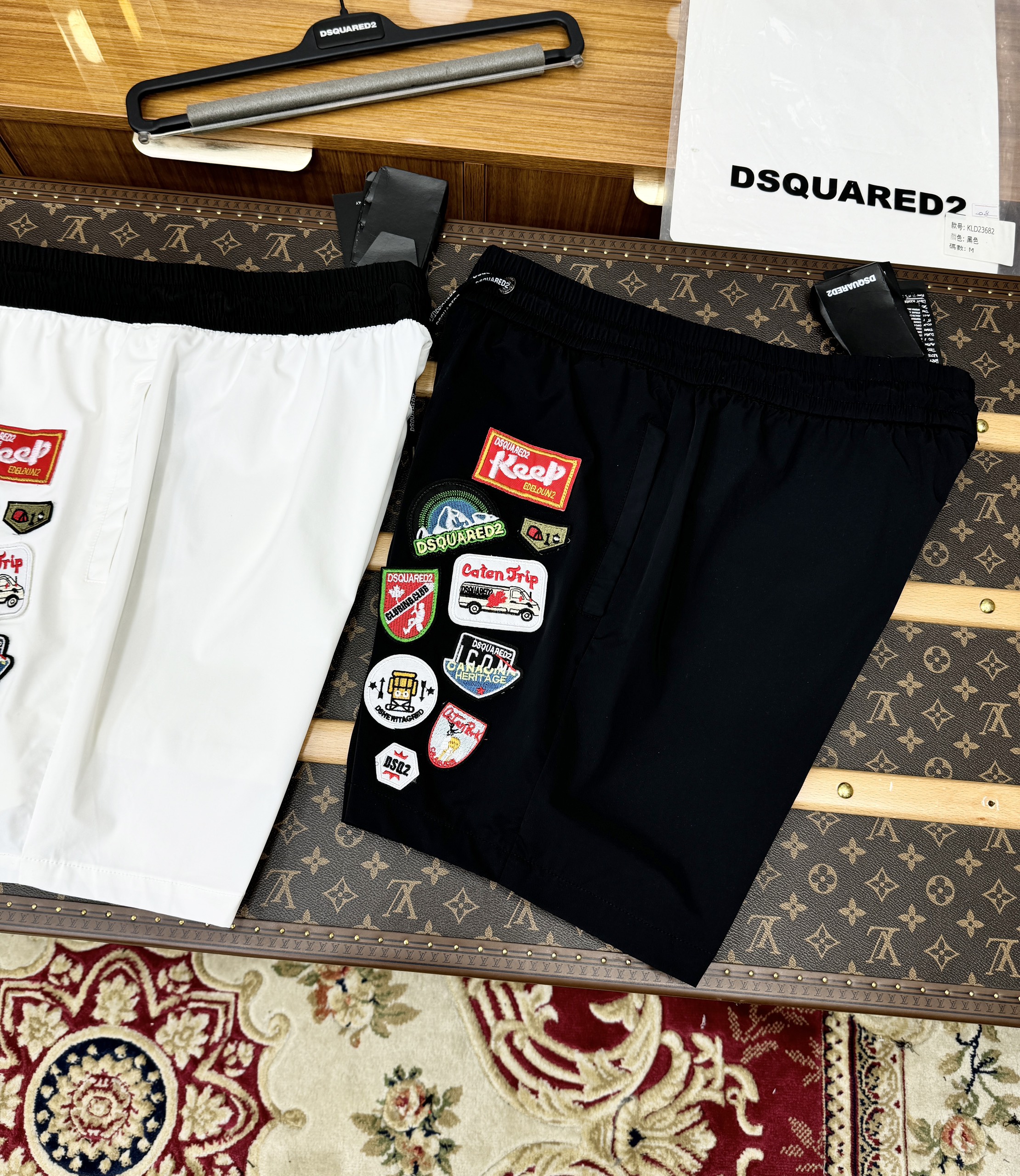 Quần short gió Dsquared2 DSQ2 họa tiết tag huy hiệu thêu Like Auth 1-1 on web CD