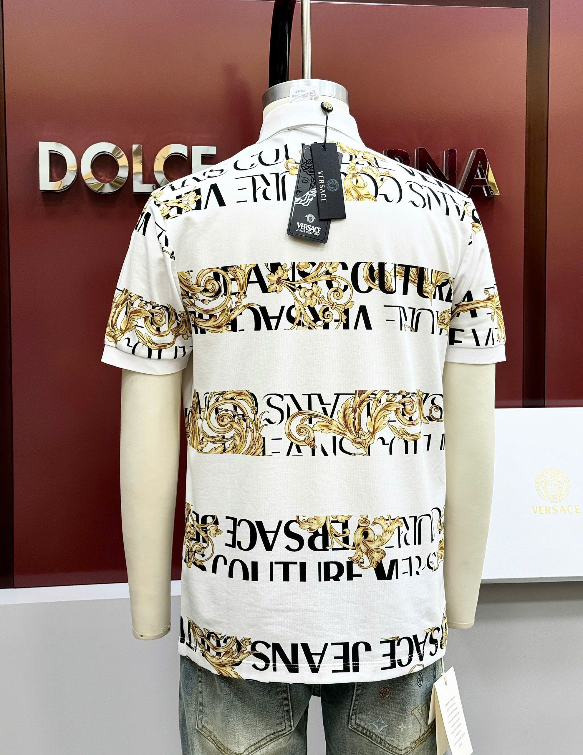 Áo polo Versace VS Trắng họa tiết logo chữ hoa văn vàng ngang Like Auth 1-1 on web CD