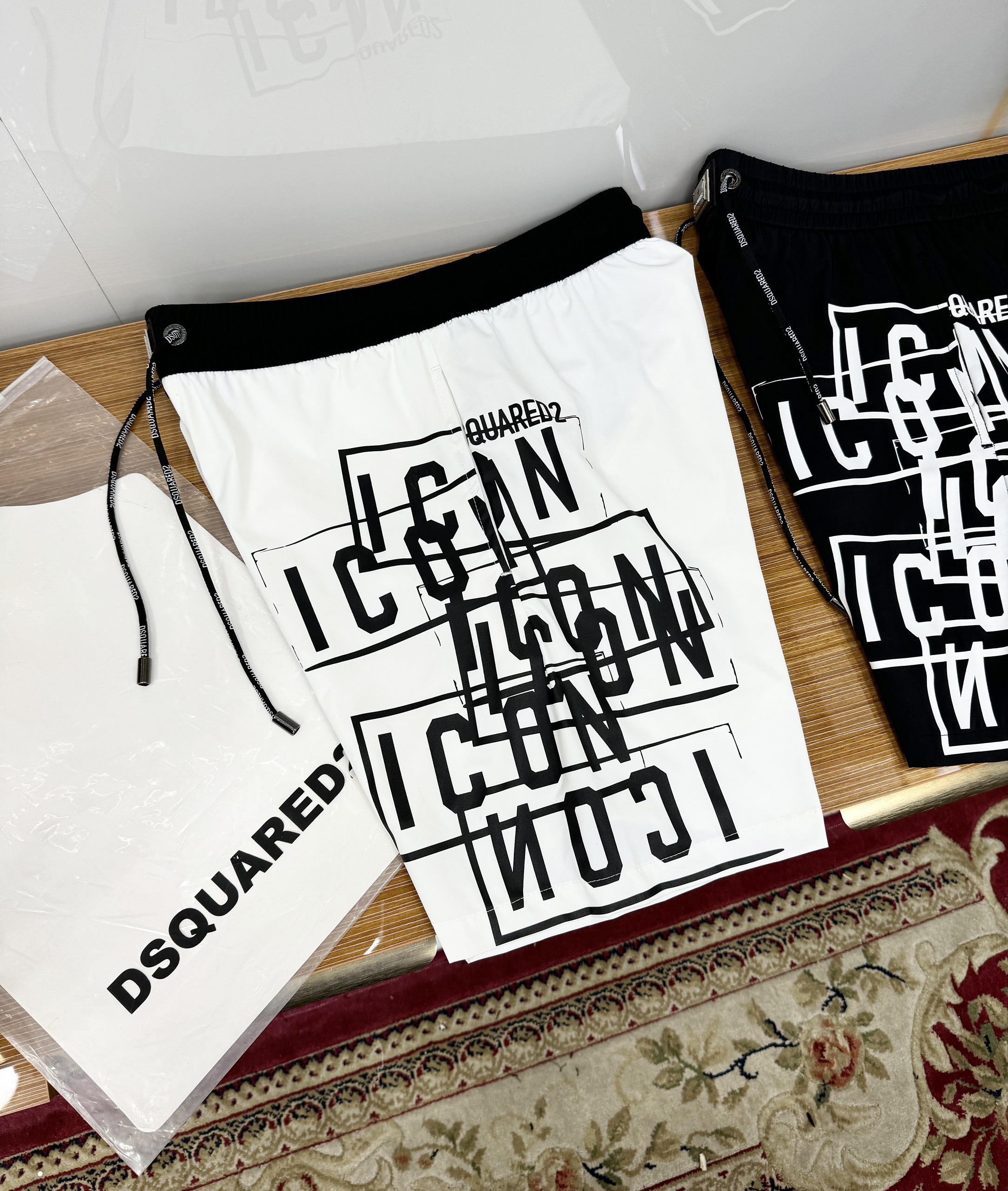 Quần short gió Dsquared2 DSQ2 họa tiết logo Icon kẻ ô Like Auth 1-1 on web CD