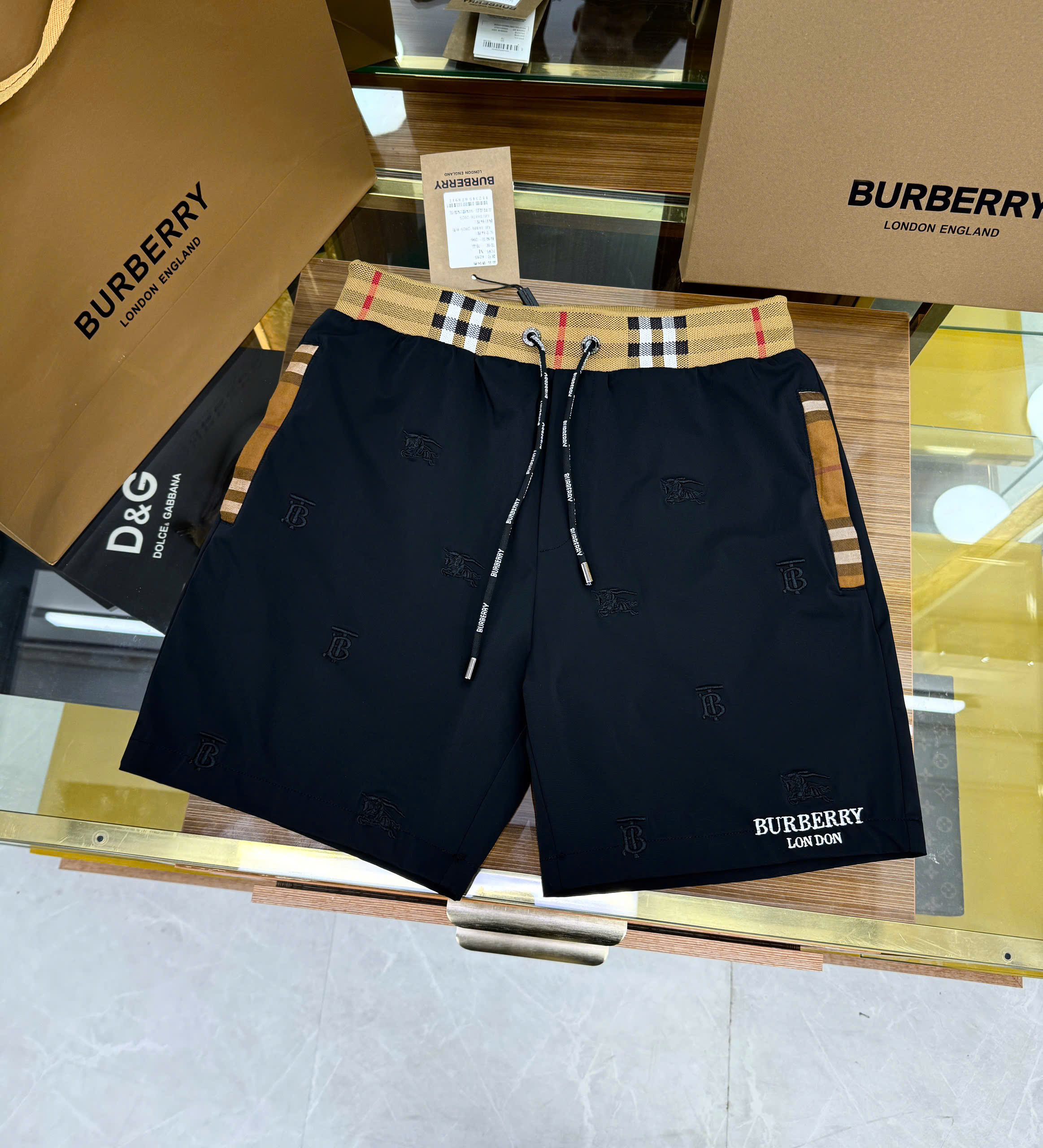 Quần short gió Burberry BBR họa tiết thêu phối kẻ sọc logo chữ thêu đùi Like Auth 1-1 on web CD