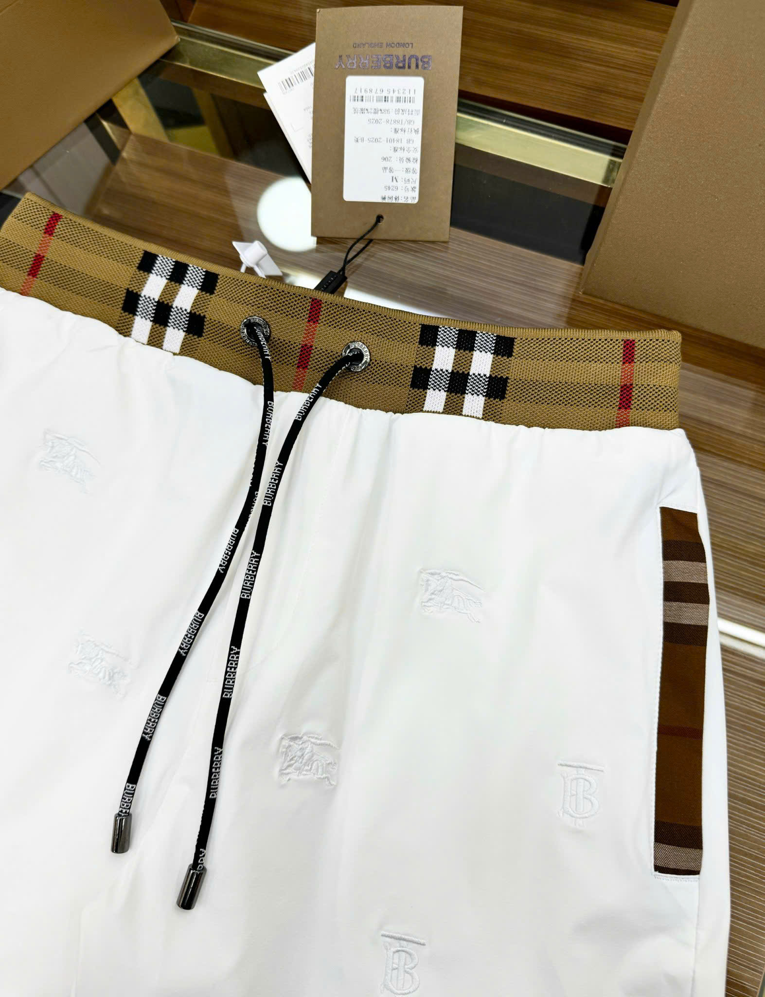 Quần short gió Burberry BBR họa tiết thêu phối kẻ sọc logo chữ thêu đùi Like Auth 1-1 on web CD