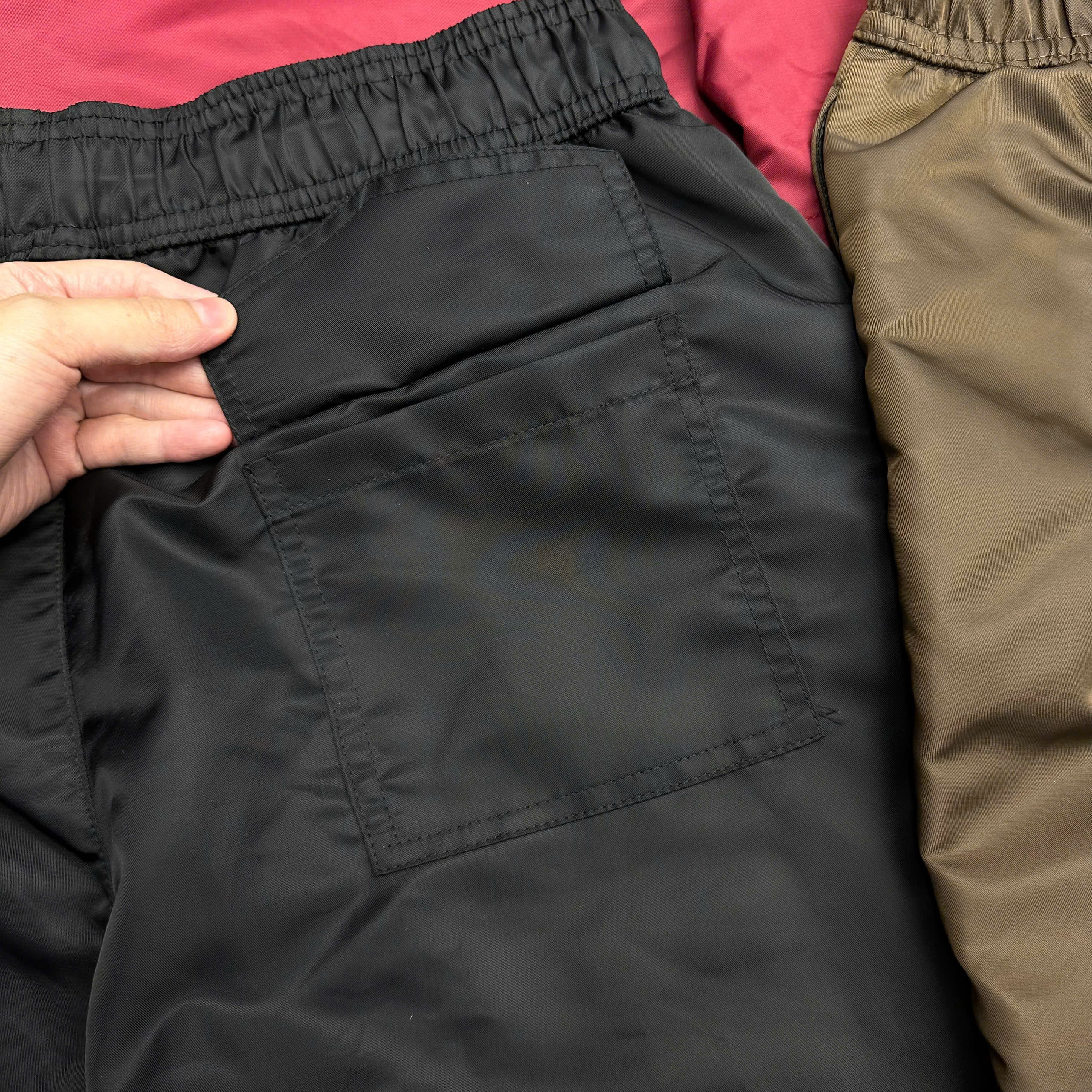 Quần short kaki Moncler M trơn logo tròn thêu đùi Like Auth 1-1 on web NV