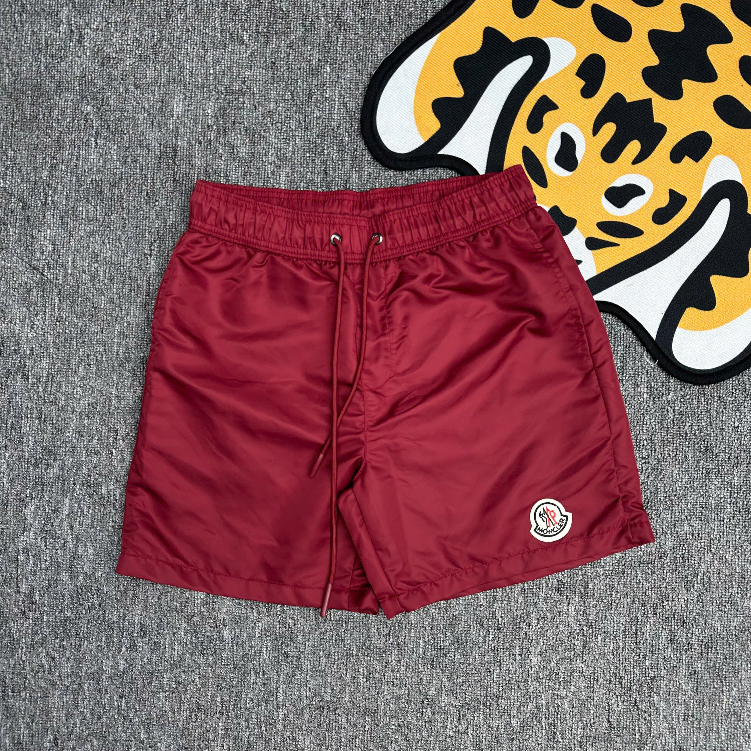 Quần short kaki Moncler M trơn logo tròn thêu đùi Like Auth 1-1 on web NV