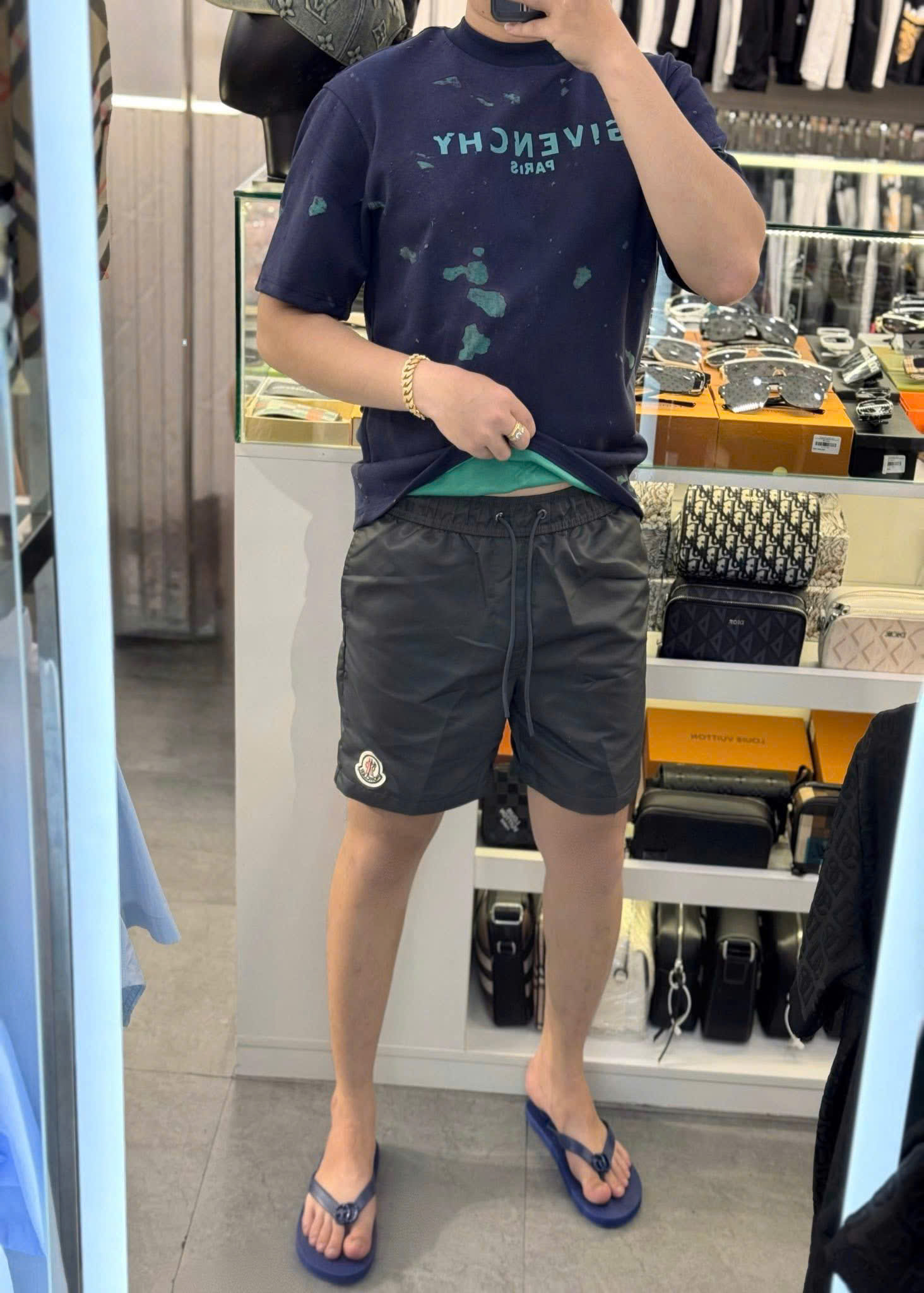 Quần short kaki Moncler M trơn logo tròn thêu đùi Like Auth 1-1 on web NV