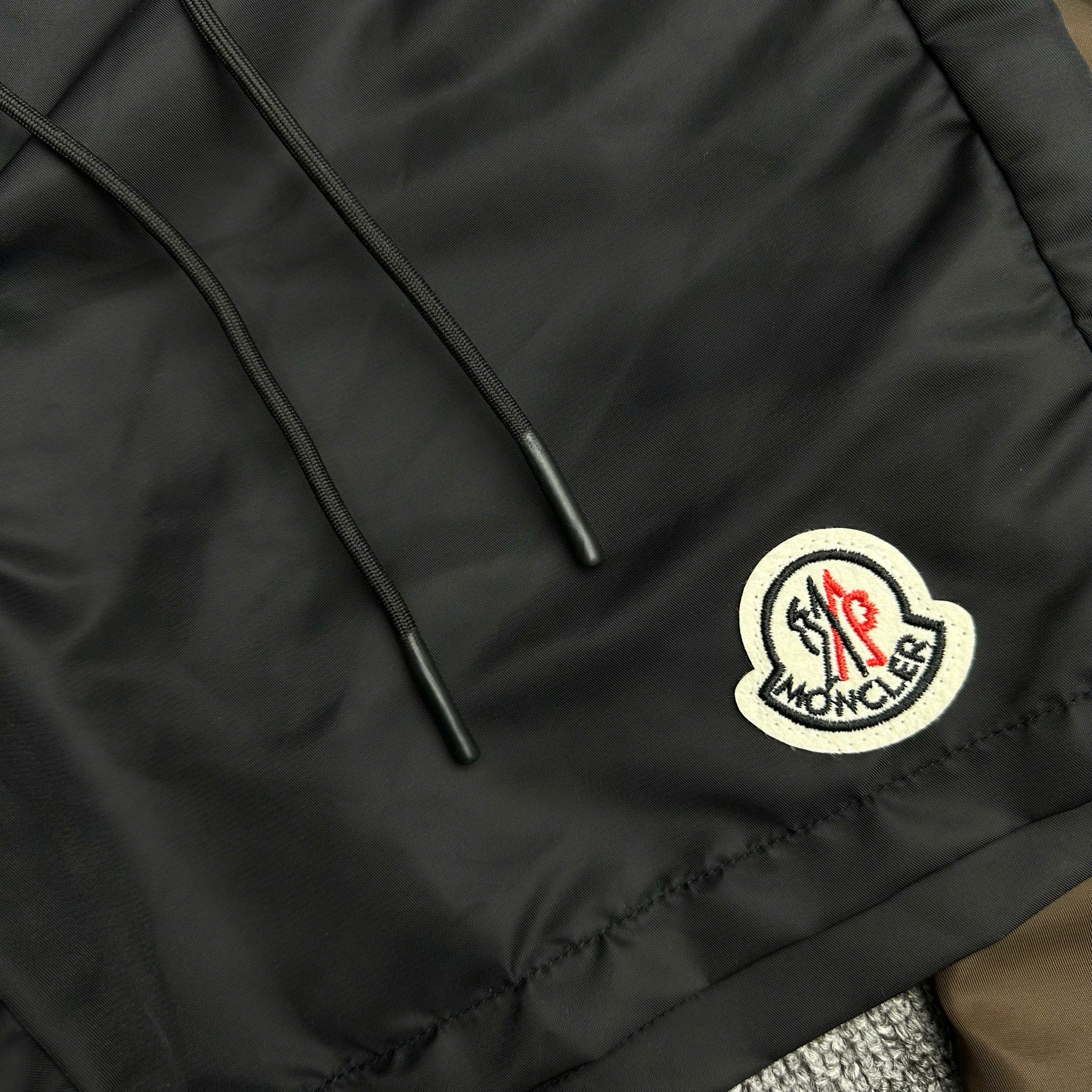 Quần short kaki Moncler M trơn logo tròn thêu đùi Like Auth 1-1 on web NV
