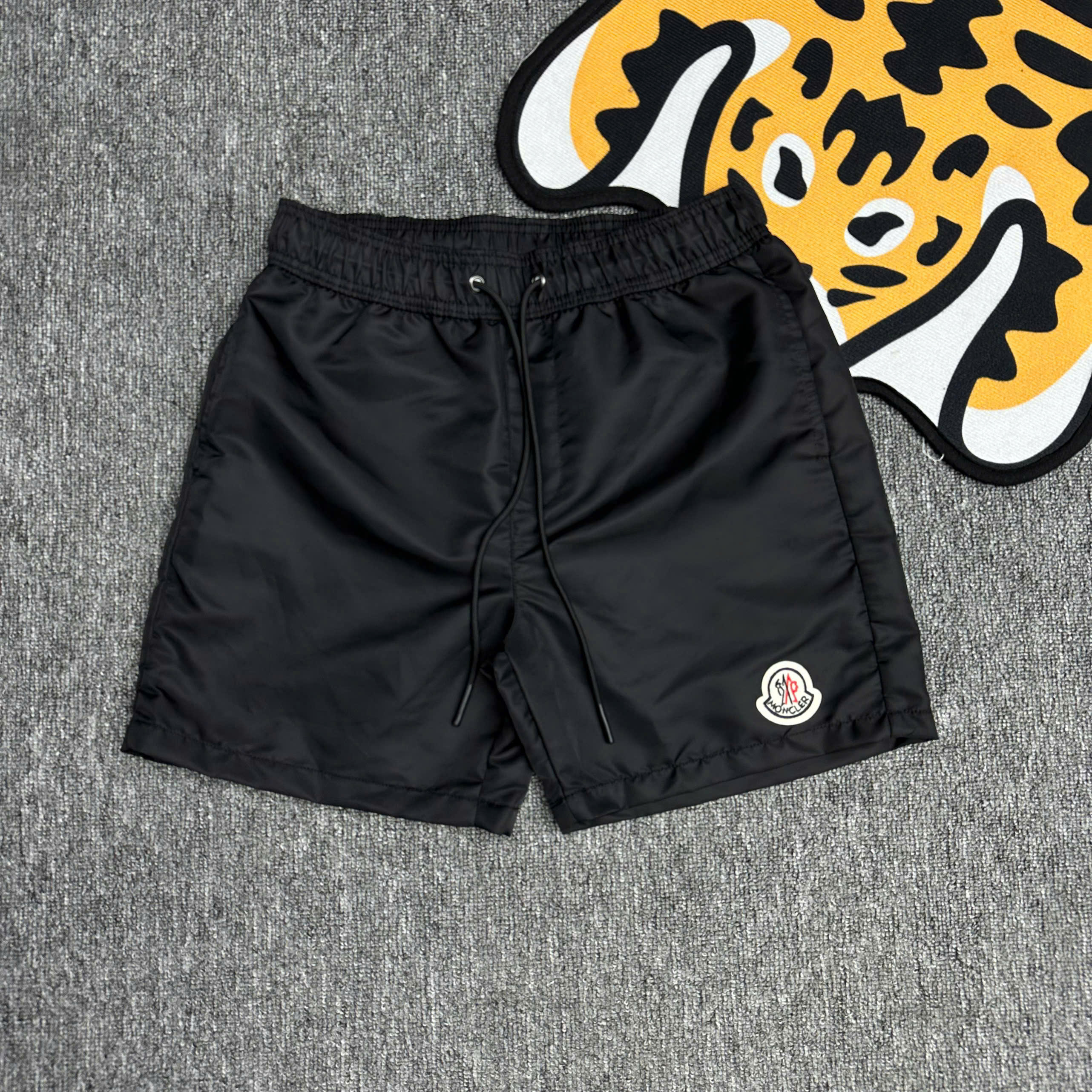 Quần short kaki Moncler M trơn logo tròn thêu đùi Like Auth 1-1 on web NV