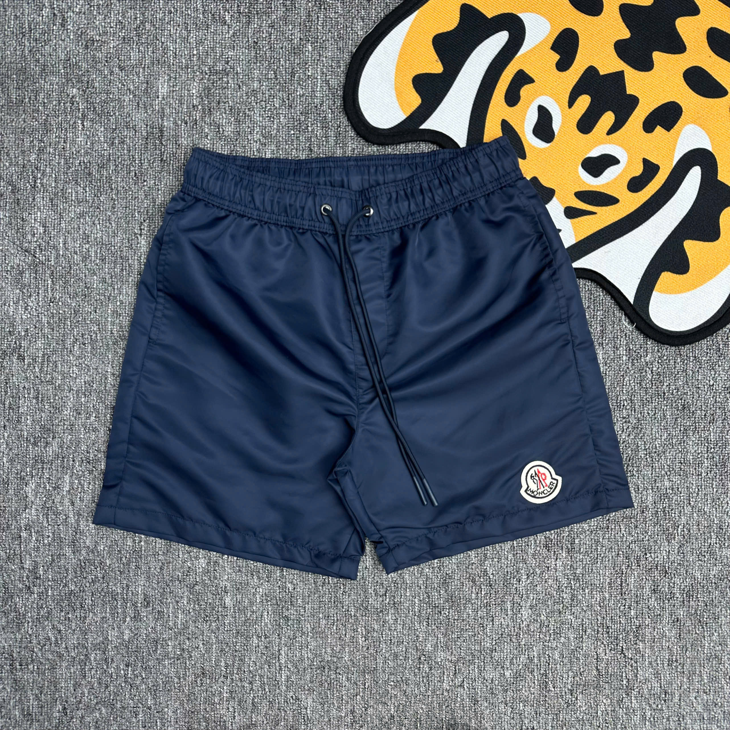Quần short kaki Moncler M trơn logo tròn thêu đùi Like Auth 1-1 on web NV
