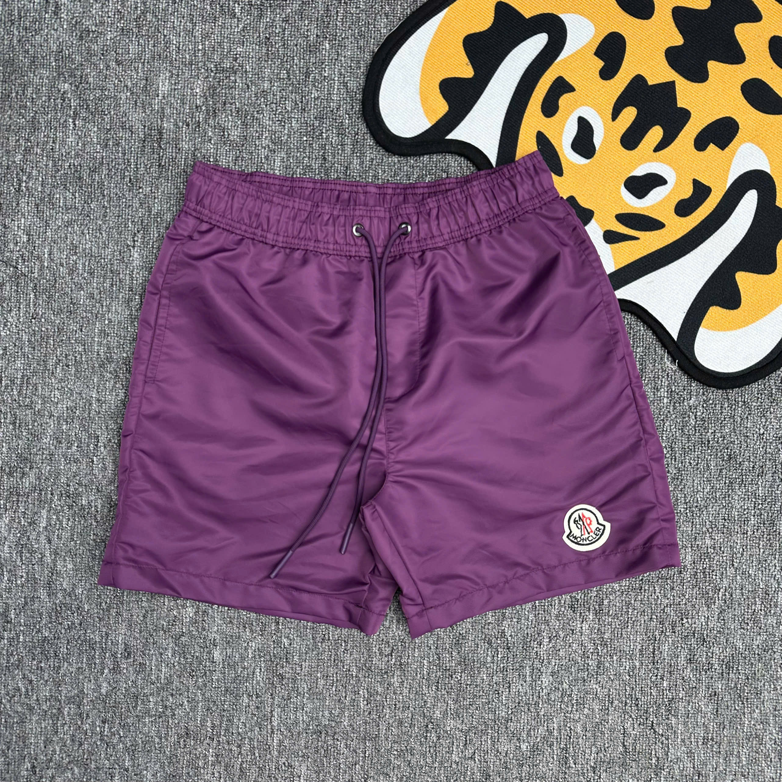 Quần short kaki Moncler M trơn logo tròn thêu đùi Like Auth 1-1 on web NV