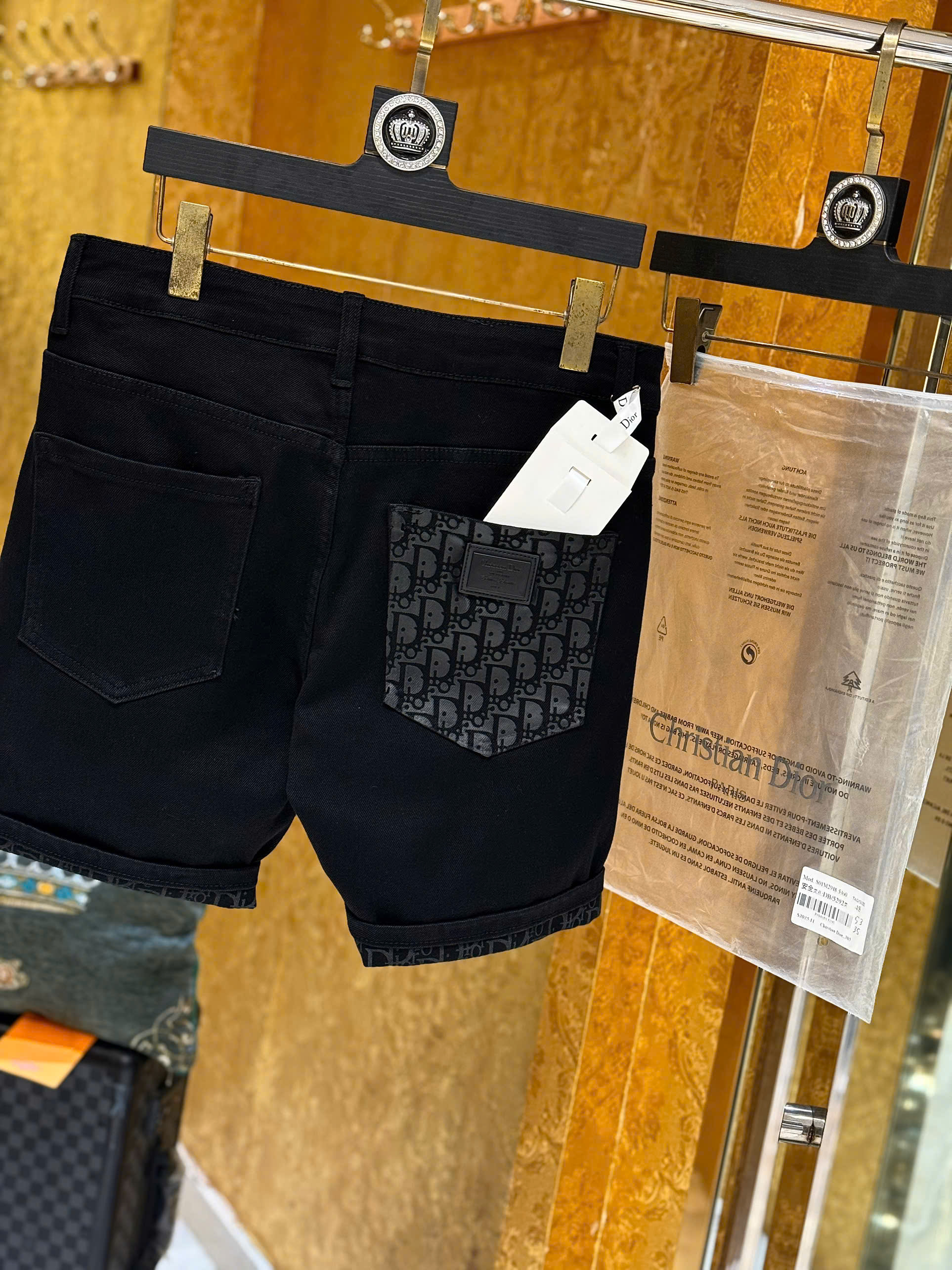 Quần short jean Dior CD Đen họa tiết túi sau Like Auth 1-1 on web CD