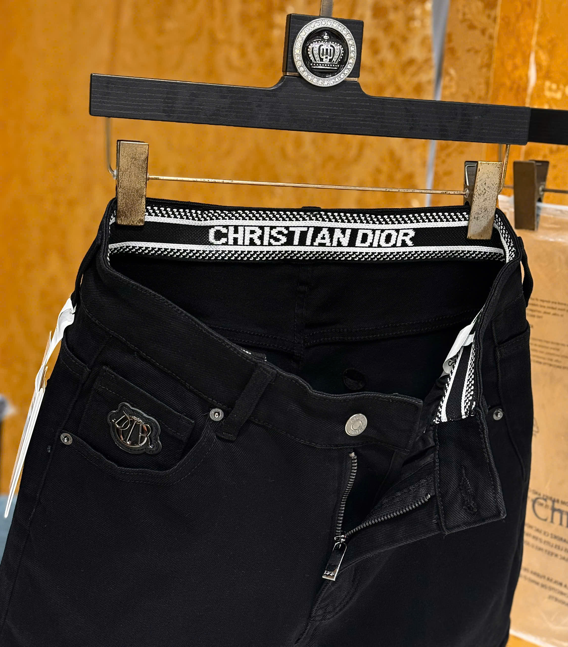 Quần short jean Dior CD Đen họa tiết túi sau Like Auth 1-1 on web CD
