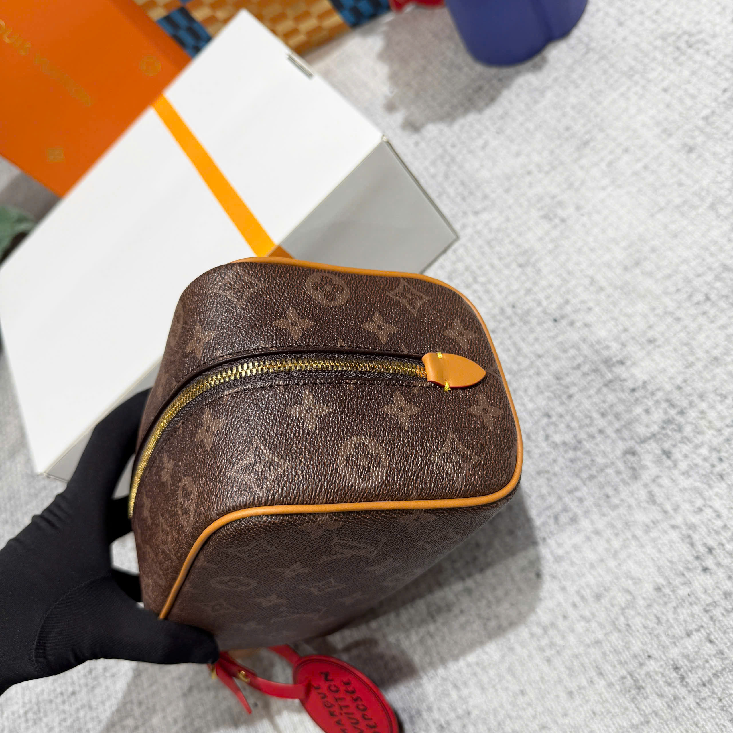 Túi Clutch cầm tay Louis Vuitton LV Nâu họa tiết logo hoa vân size 23x13x12cm Like Auth Fullbox phụ kiện PLD