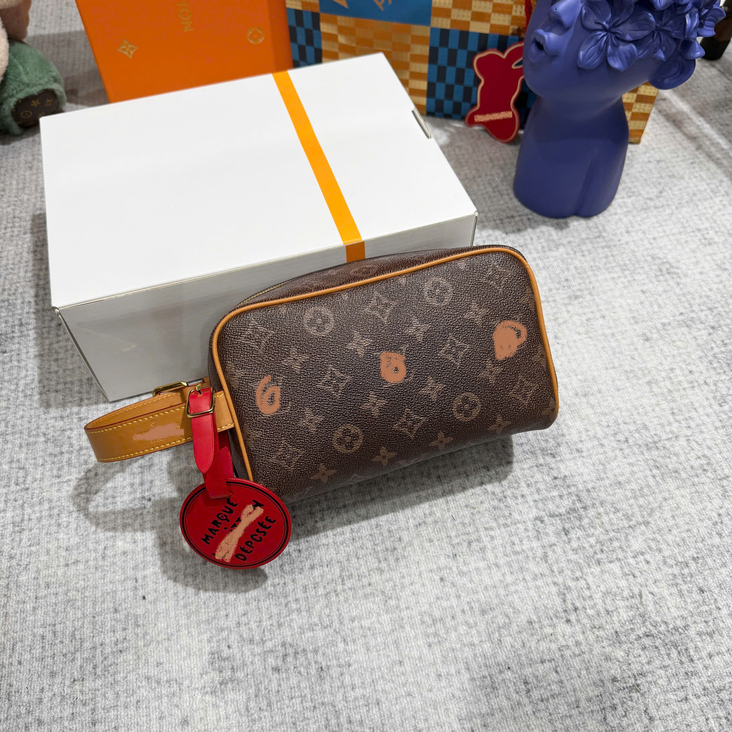 Túi Clutch cầm tay Louis Vuitton LV Nâu họa tiết logo hoa vân size 23x13x12cm Like Auth Fullbox phụ kiện PLD
