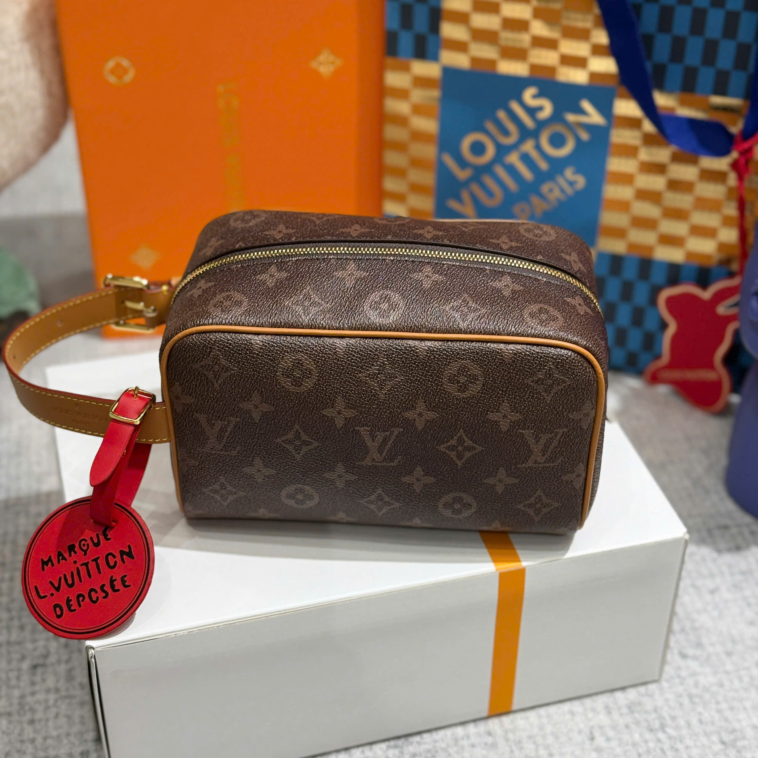 Túi Clutch cầm tay Louis Vuitton LV Nâu họa tiết logo hoa vân size 23x13x12cm Like Auth Fullbox phụ kiện PLD