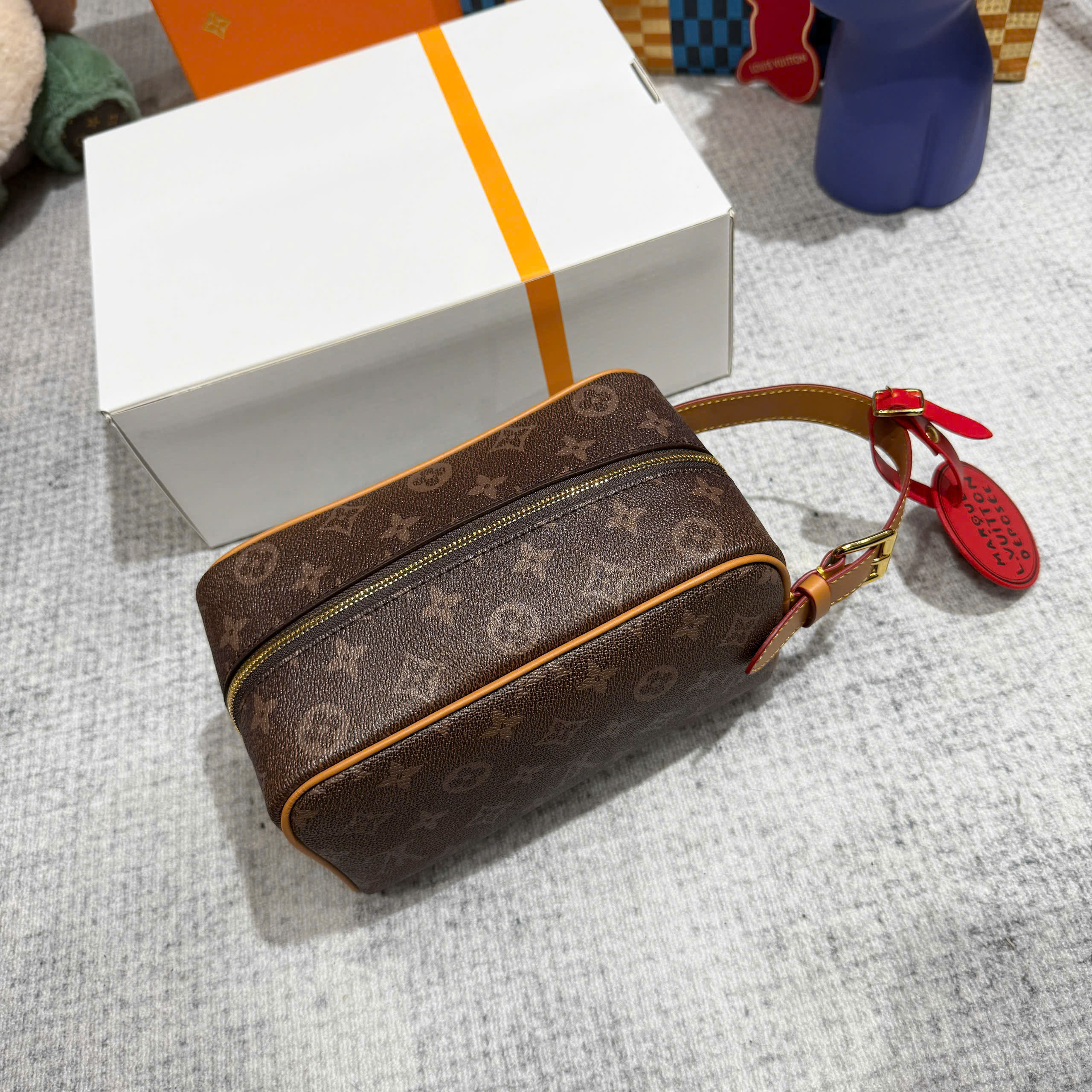 Túi Clutch cầm tay Louis Vuitton LV Nâu họa tiết logo hoa vân size 23x13x12cm Like Auth Fullbox phụ kiện PLD