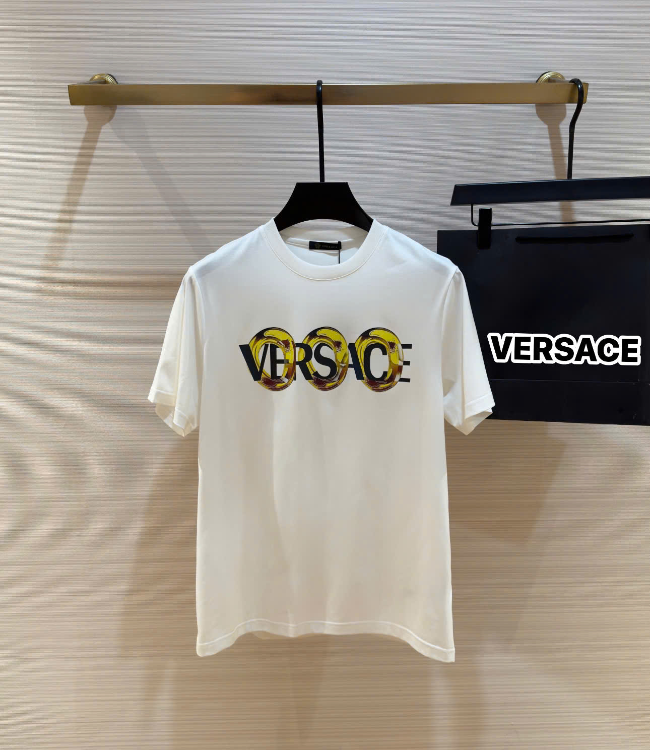 Áo phông T-shirt Versace VS logo chữ lồng vòng tròn Vàng ngực Like Auth on web DDT