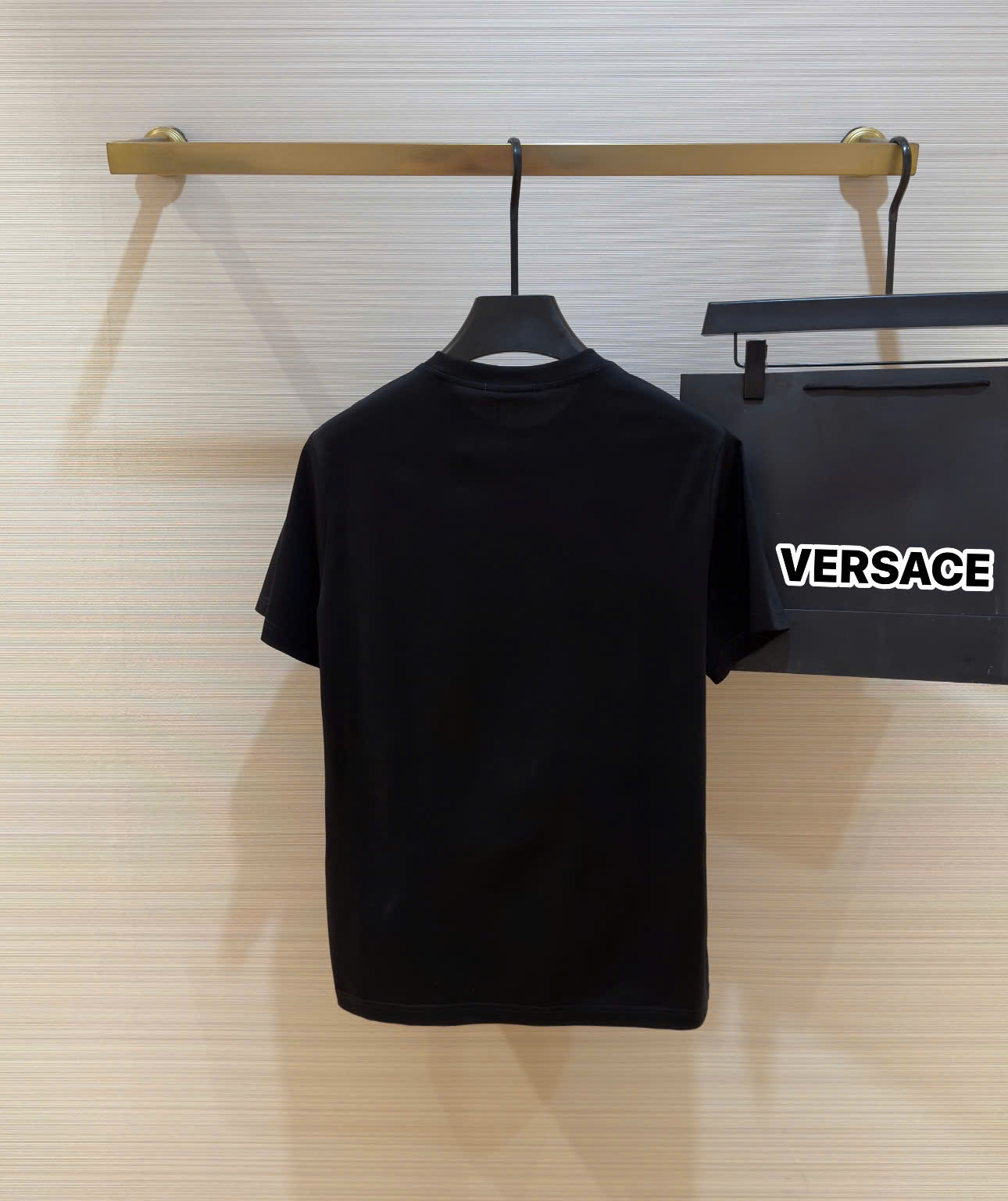 Áo phông T-shirt Versace VS logo chữ lồng vòng tròn Vàng ngực Like Auth on web DDT