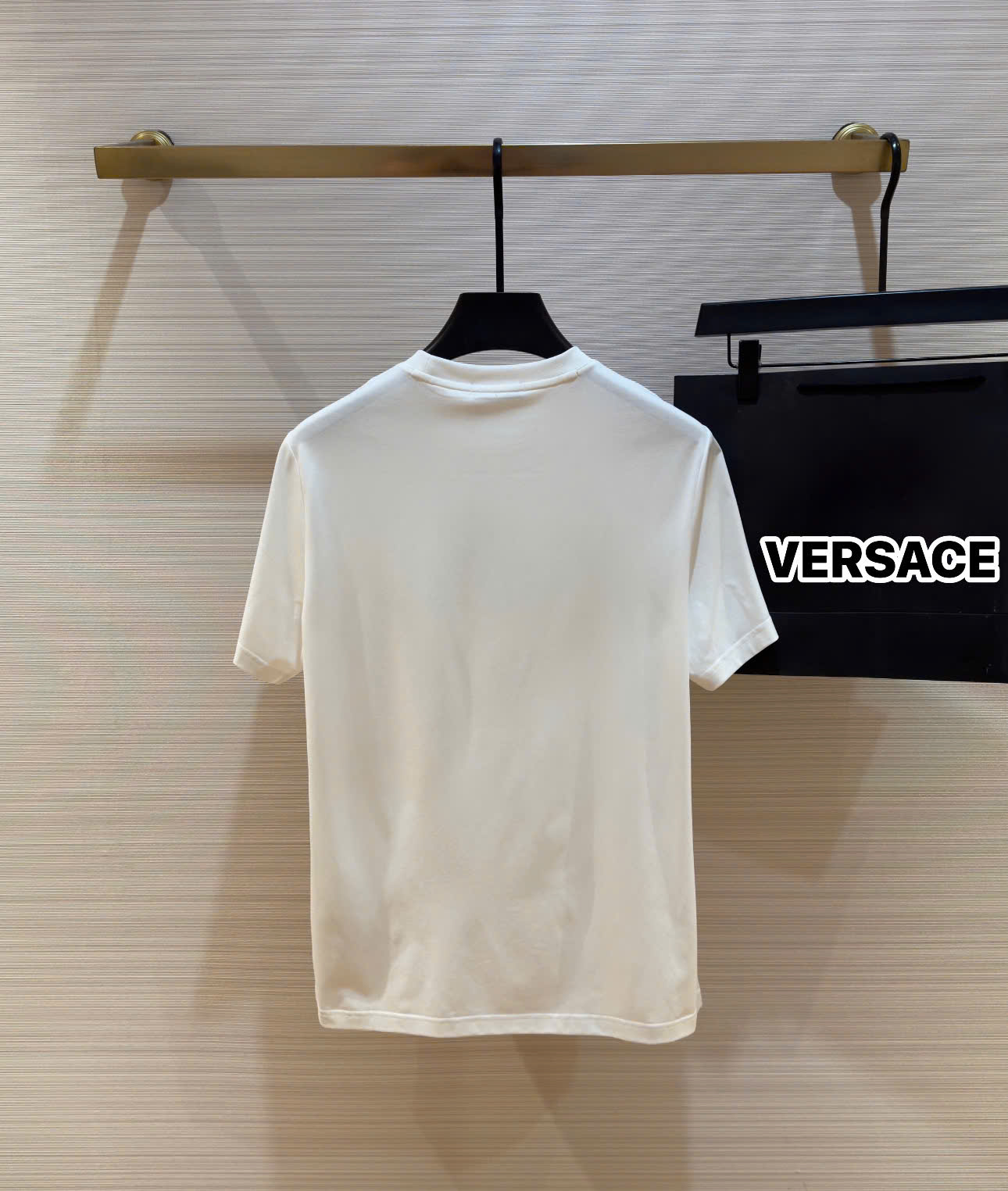 Áo phông T-shirt Versace VS logo chữ lồng vòng tròn Vàng ngực Like Auth on web DDT