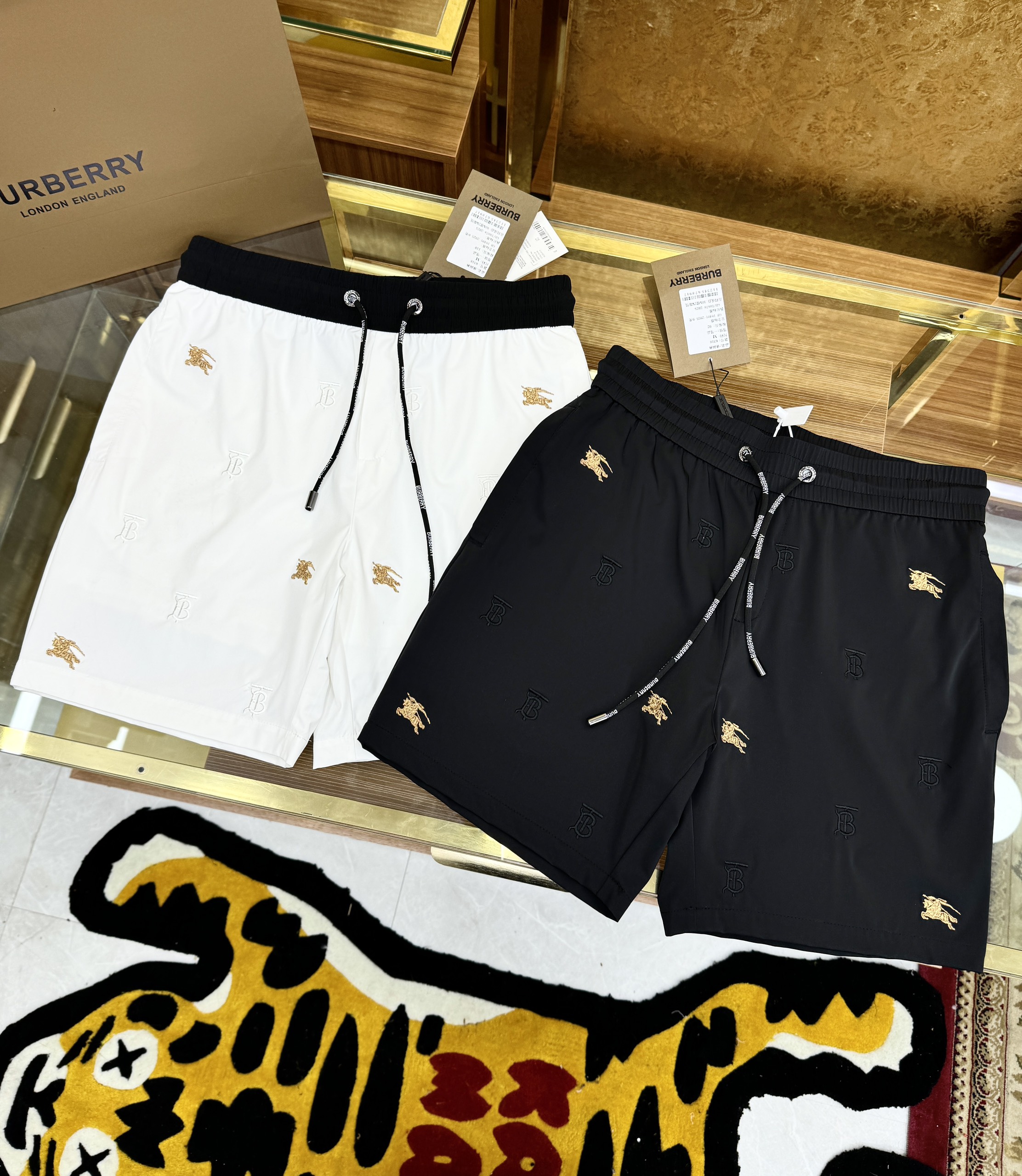 Quần short gió Burberry BBR họa tiết logo TB lính cưỡi ngựa thêu full Like Auth 1-1 on web CD MK