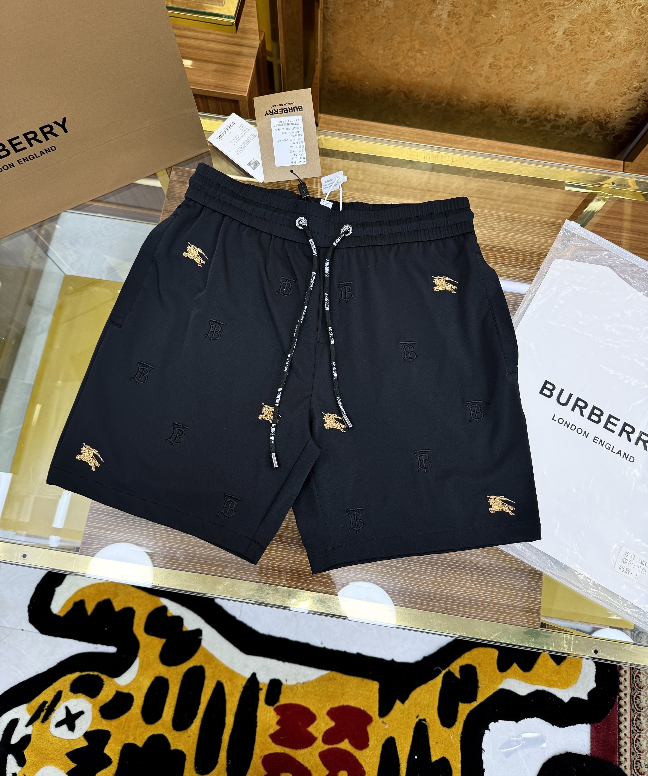 Quần short gió Burberry BBR họa tiết logo TB lính cưỡi ngựa thêu full Like Auth 1-1 on web CD MK