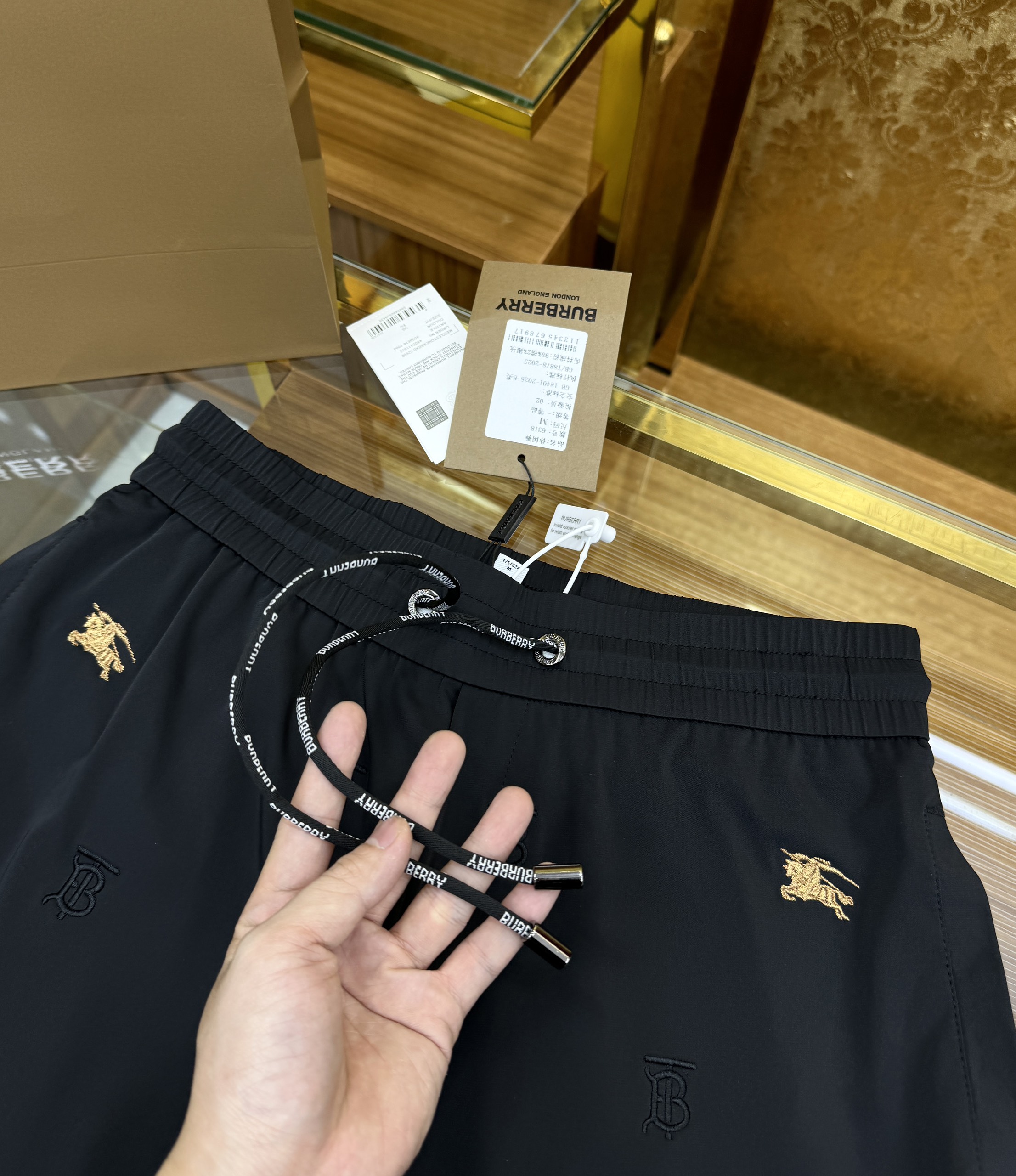 Quần short gió Burberry BBR họa tiết logo TB lính cưỡi ngựa thêu full Like Auth 1-1 on web CD MK