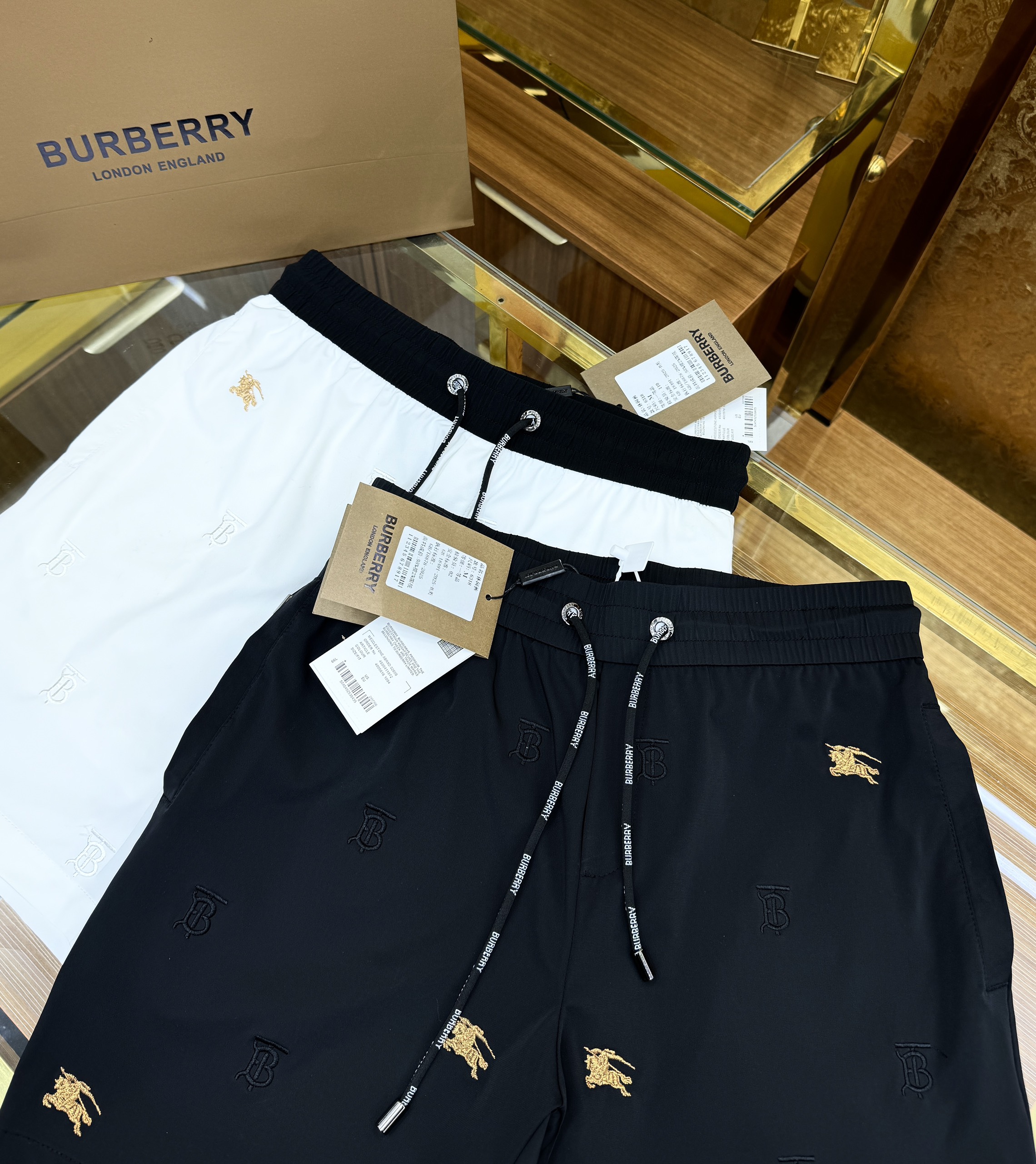 Quần short gió Burberry BBR họa tiết logo TB lính cưỡi ngựa thêu full Like Auth 1-1 on web CD MK