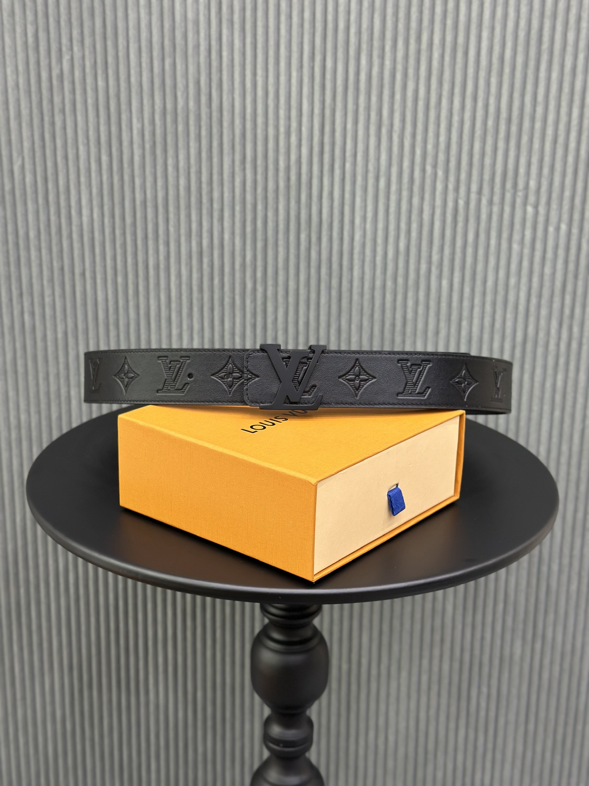 Thắt lưng, dây nịt, belt Louis Vuitton LV Đen hoa vân dập mặt logo Đen size 85-105cm Like Auth 1-1 on web fullbox VTN