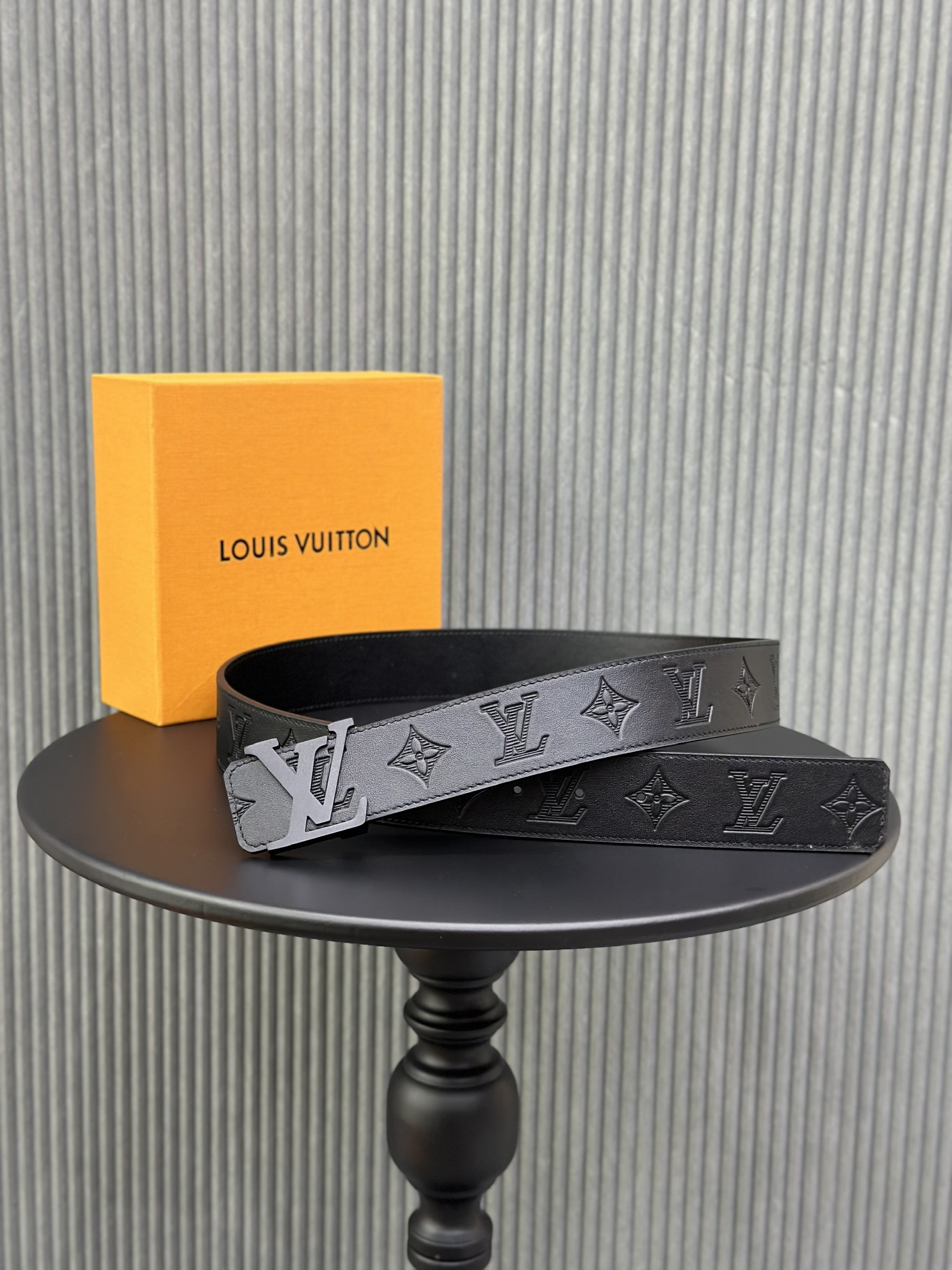 Thắt lưng, dây nịt, belt Louis Vuitton LV Đen hoa vân dập mặt logo Đen size 85-105cm Like Auth 1-1 on web fullbox VTN