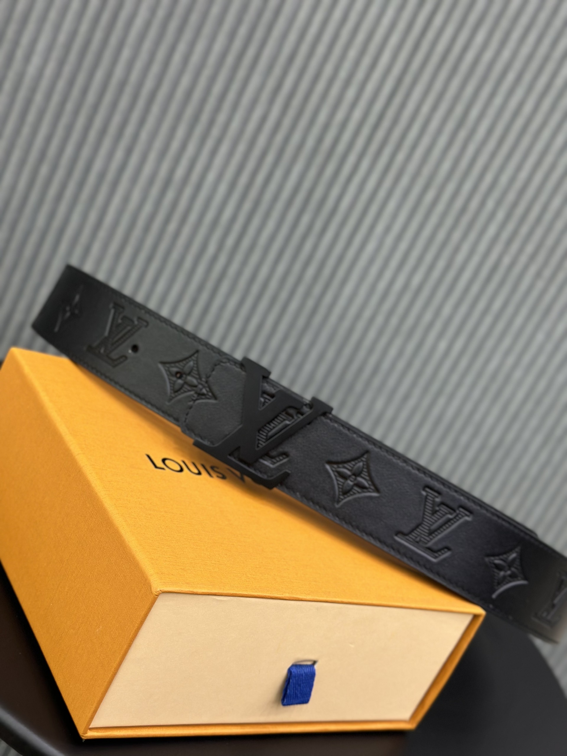 Thắt lưng, dây nịt, belt Louis Vuitton LV Đen hoa vân dập mặt logo Đen size 85-105cm Like Auth 1-1 on web fullbox VTN