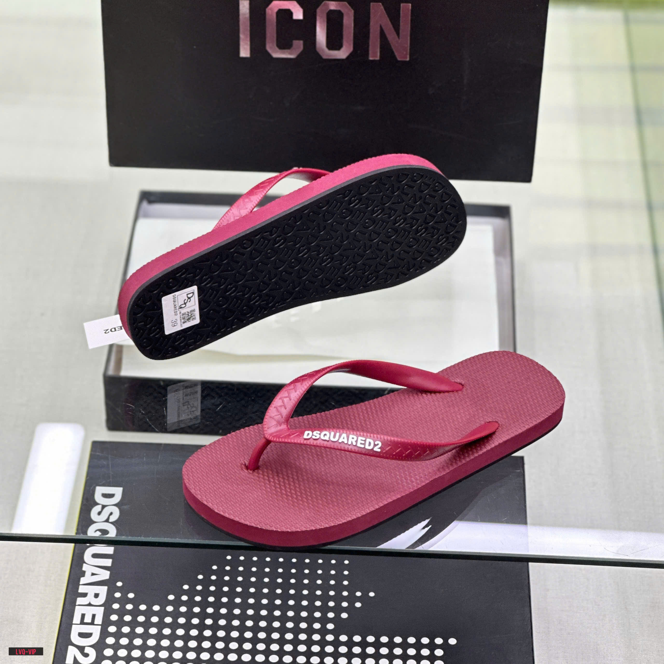 Dép tông, xỏ ngón Dsquared2 DSQ2 Đỏ logo chữ Trắng Like Auth on web fullbox bill thẻ LVQ