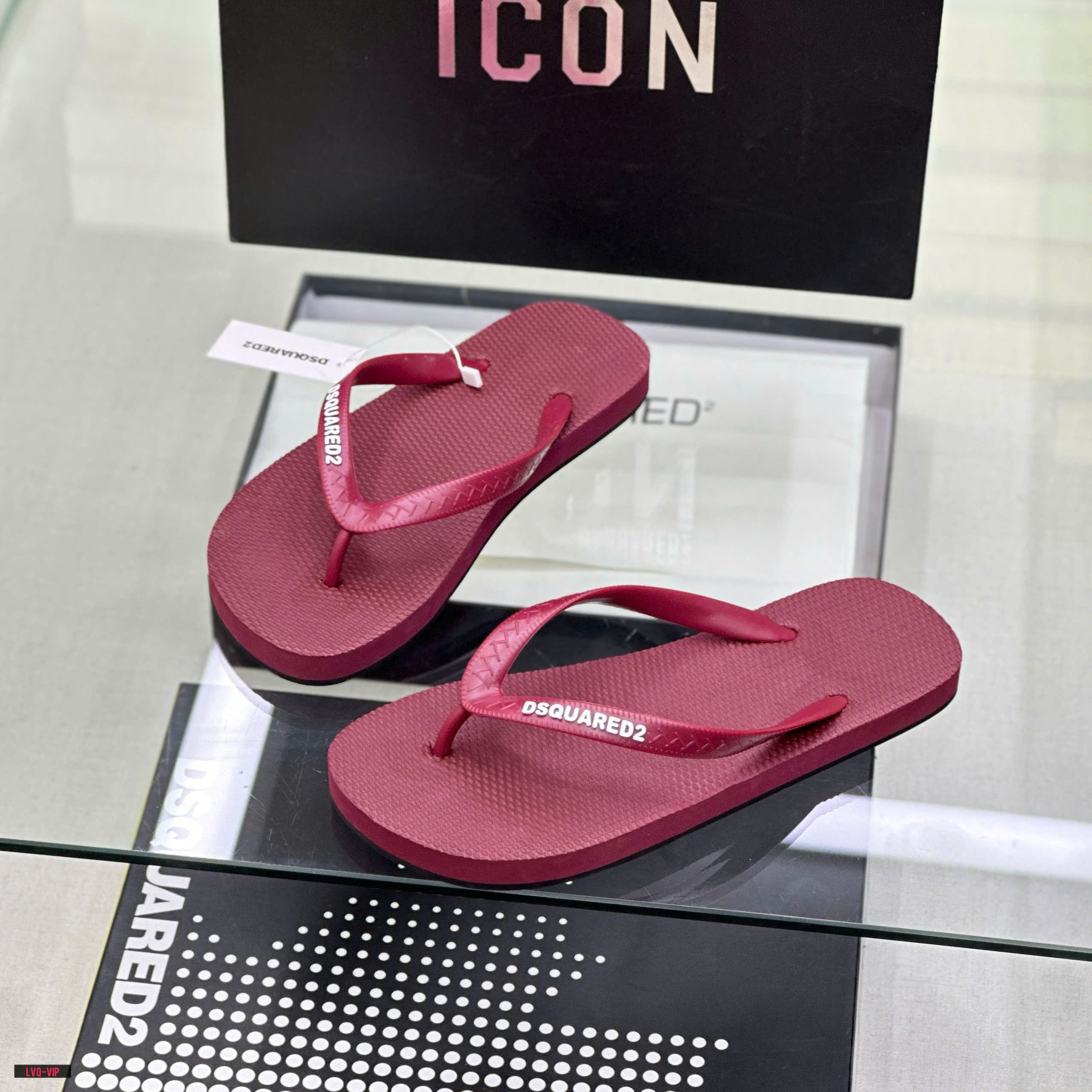 Dép tông, xỏ ngón Dsquared2 DSQ2 Đỏ logo chữ Trắng Like Auth on web fullbox bill thẻ LVQ