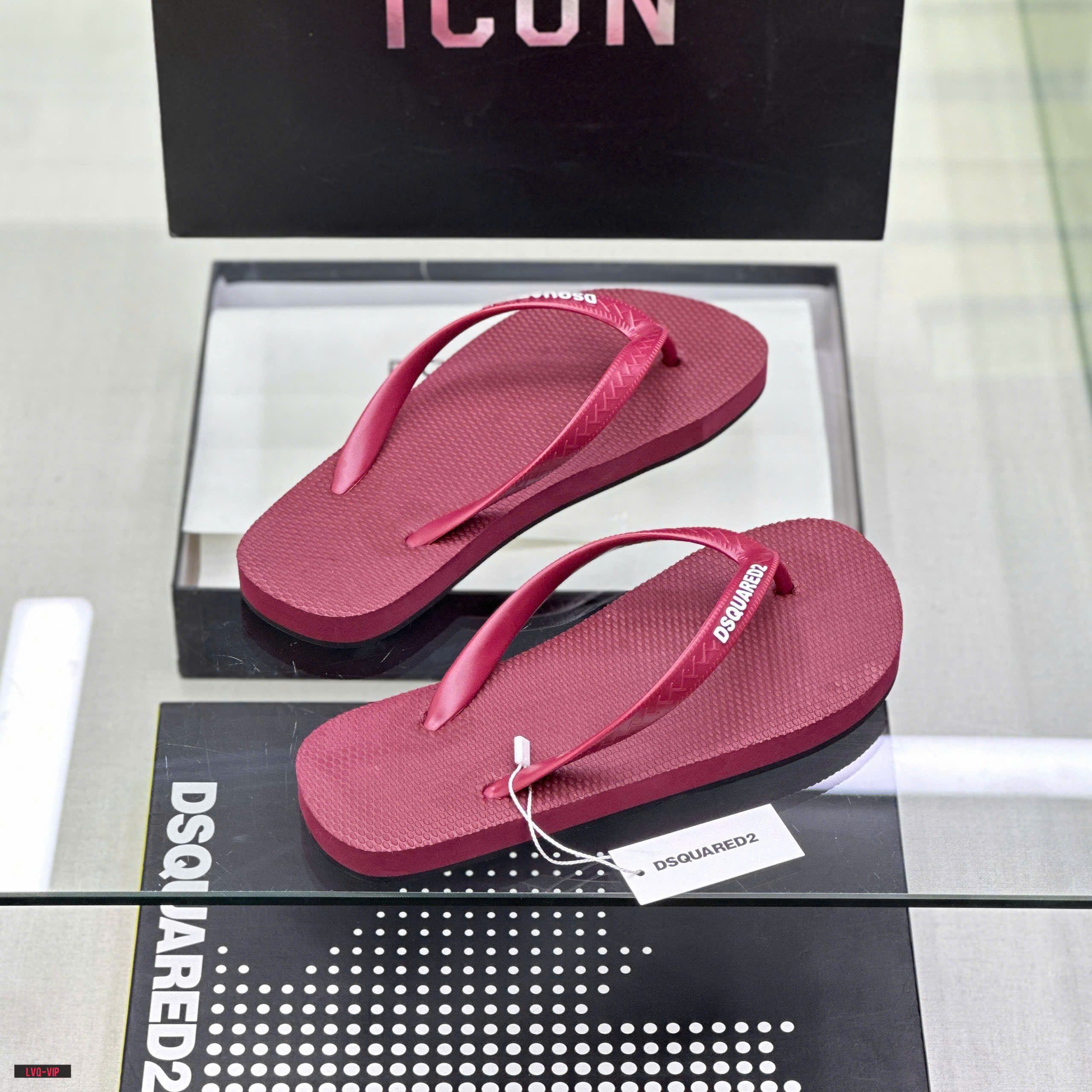 Dép tông, xỏ ngón Dsquared2 DSQ2 Đỏ logo chữ Trắng Like Auth on web fullbox bill thẻ LVQ
