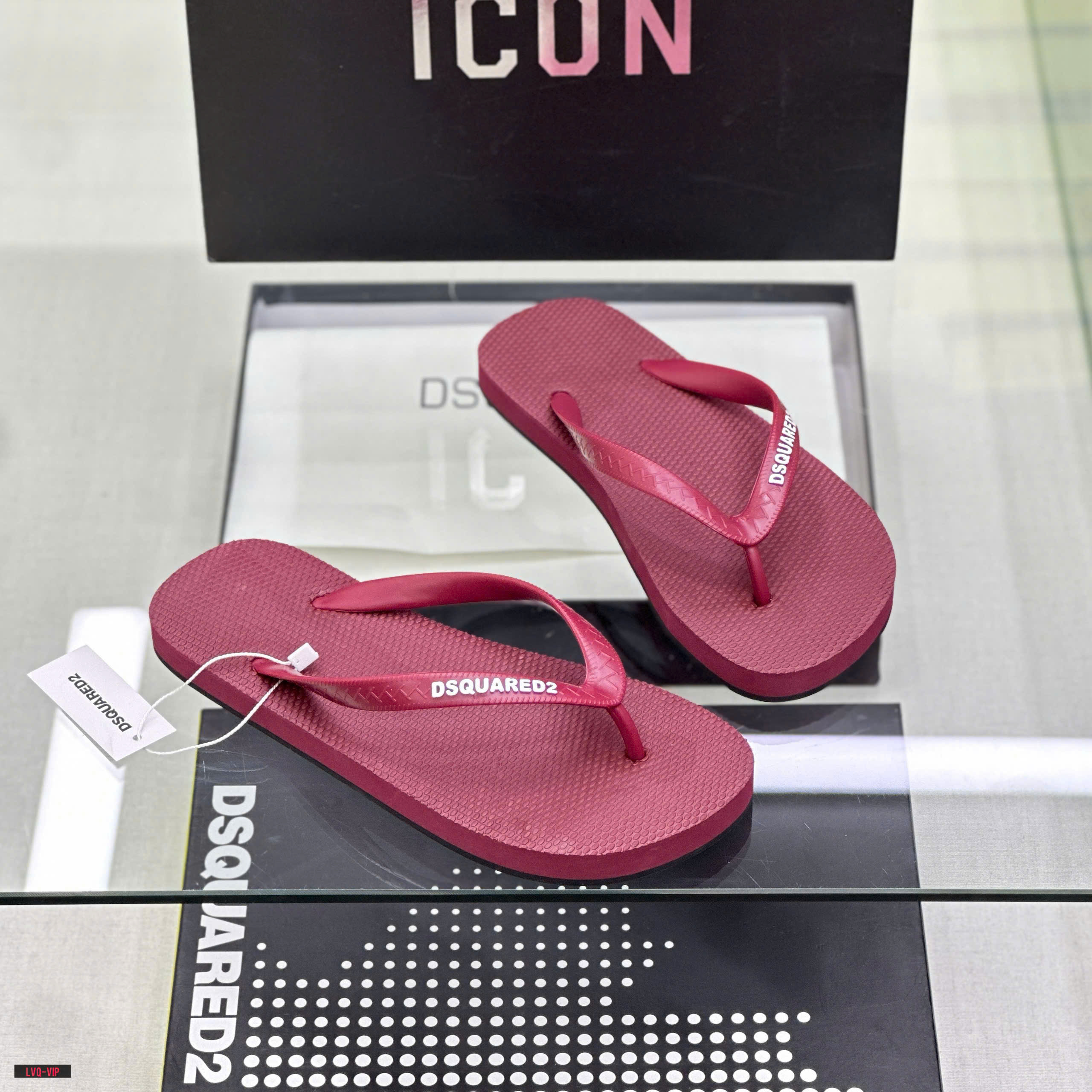 Dép tông, xỏ ngón Dsquared2 DSQ2 Đỏ logo chữ Trắng Like Auth on web fullbox bill thẻ LVQ