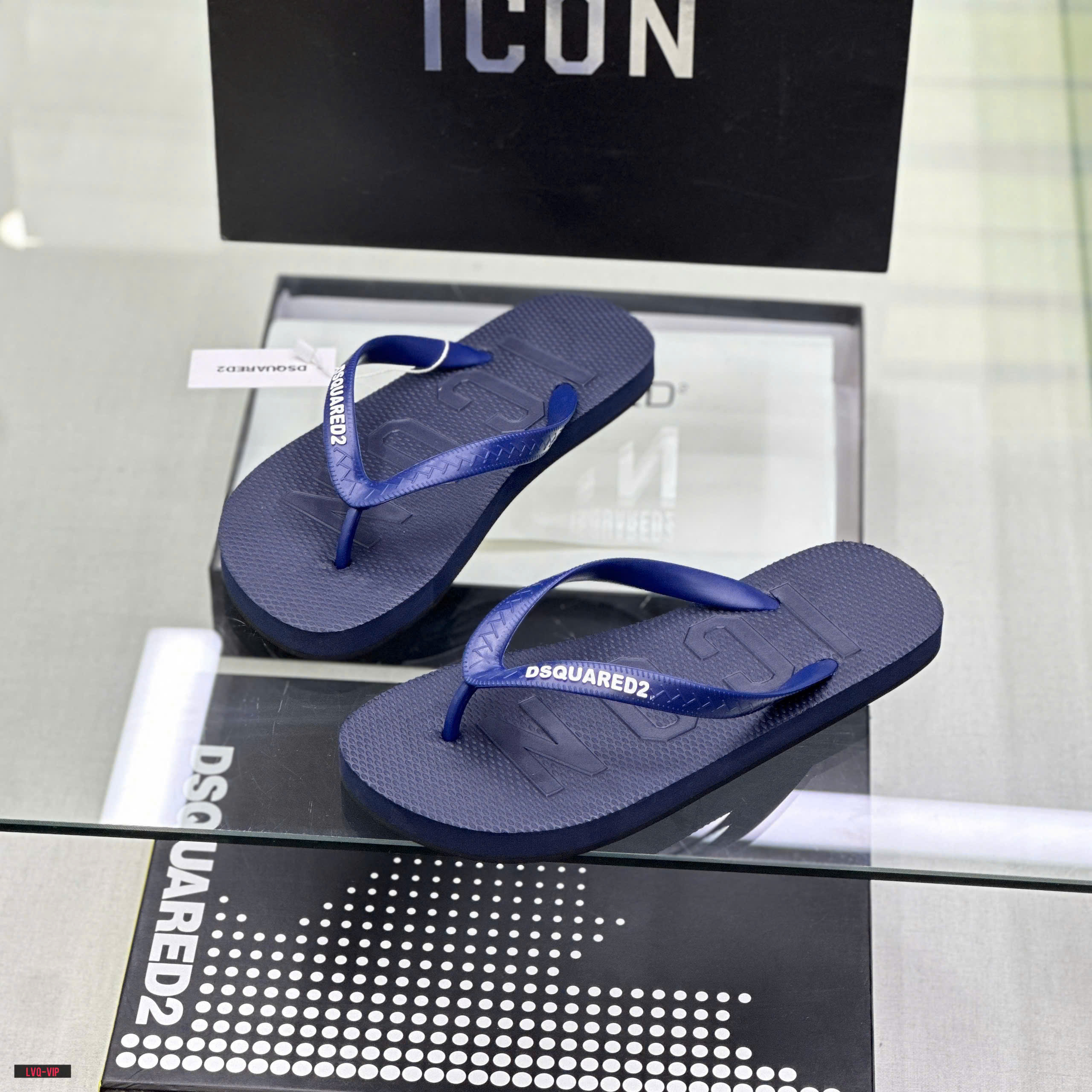 Dép tông, xỏ ngón Dsquared2 DSQ2 Xanh than logo chữ Icon dập chìm đế Like Auth on web fullbox bill thẻ LVQ