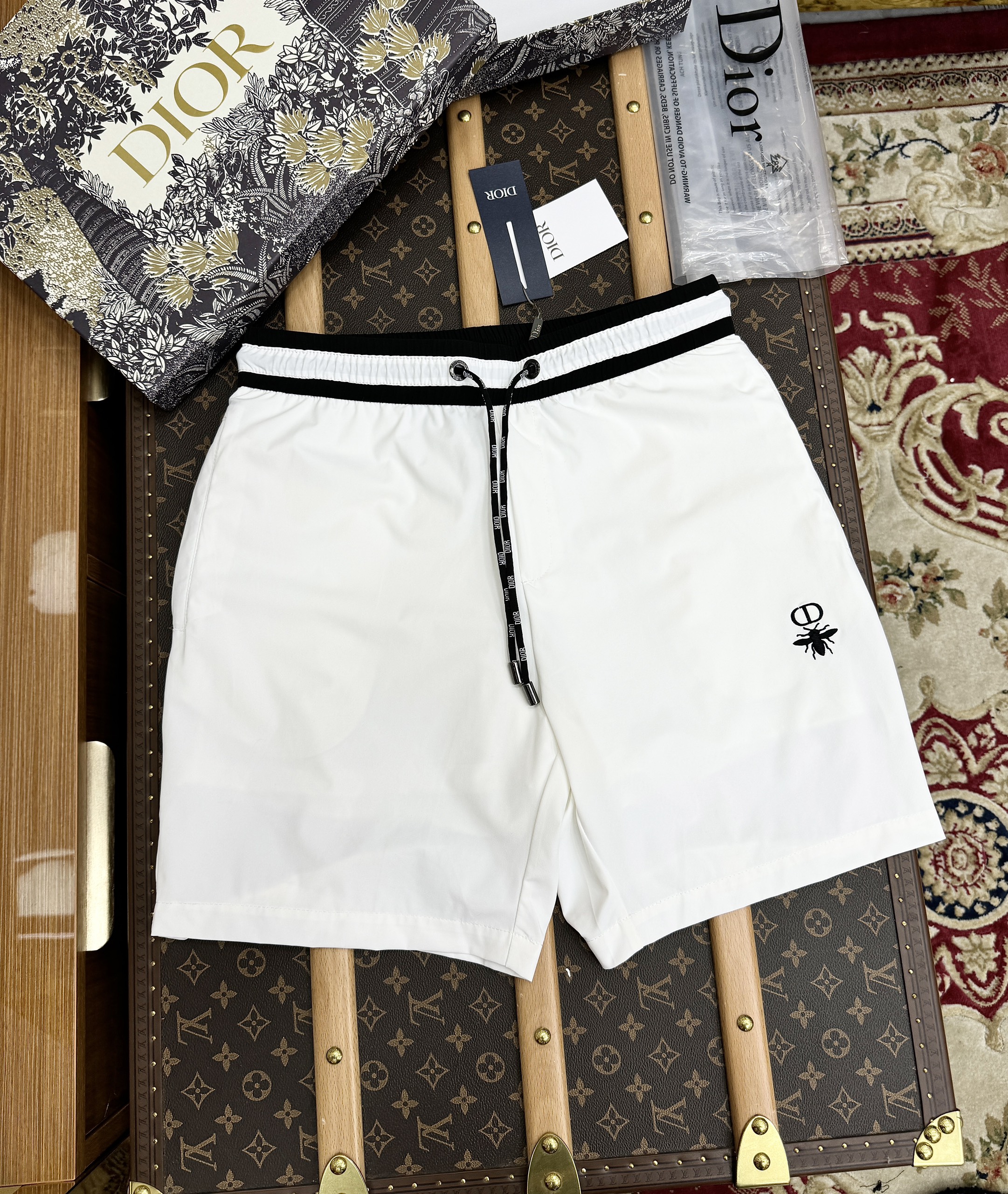 Quần short gió Dior CD logo Ong chữ thêu Like Auth 1-1 on web CD MK