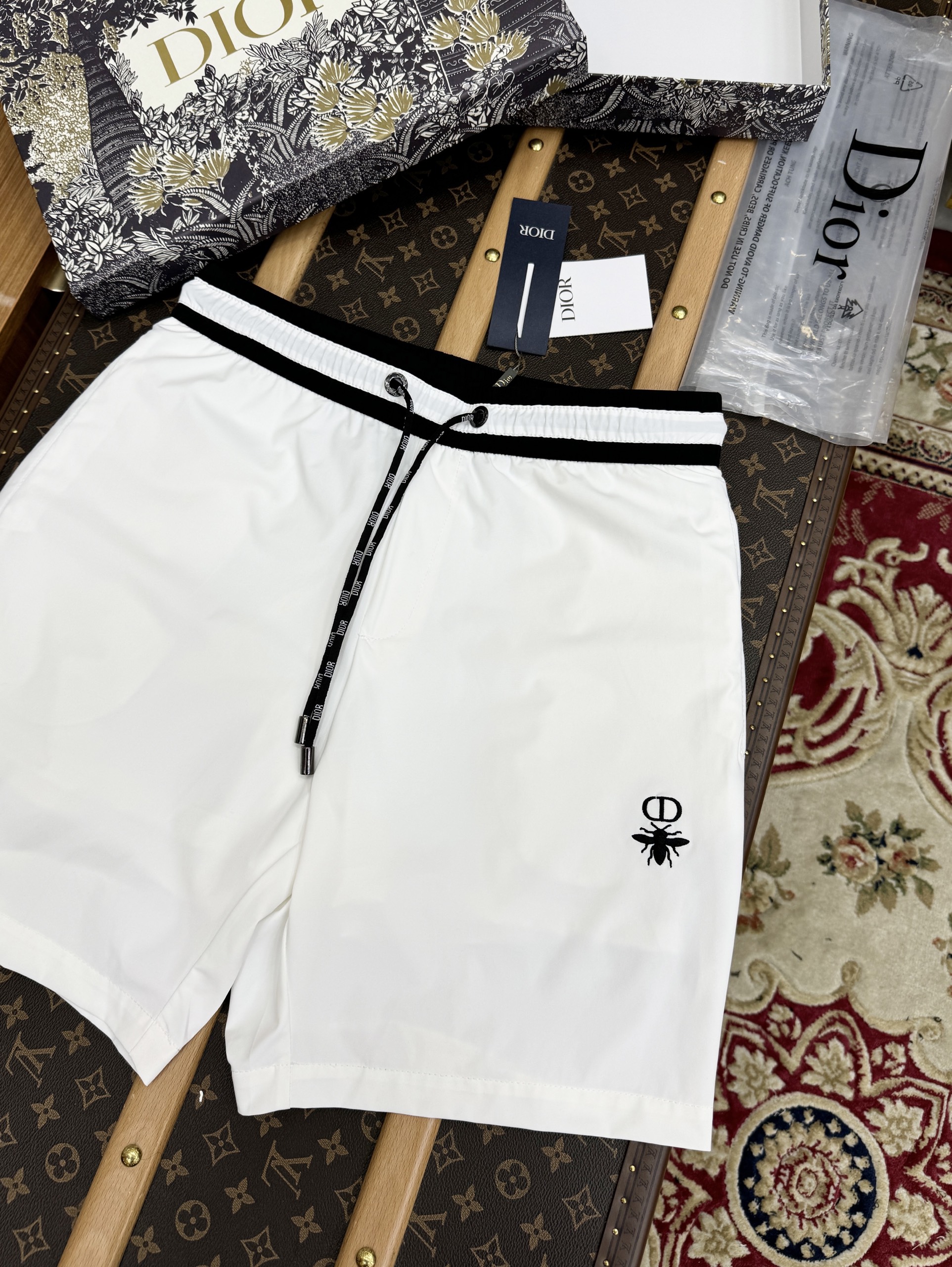 Quần short gió Dior CD logo Ong chữ thêu Like Auth 1-1 on web CD MK