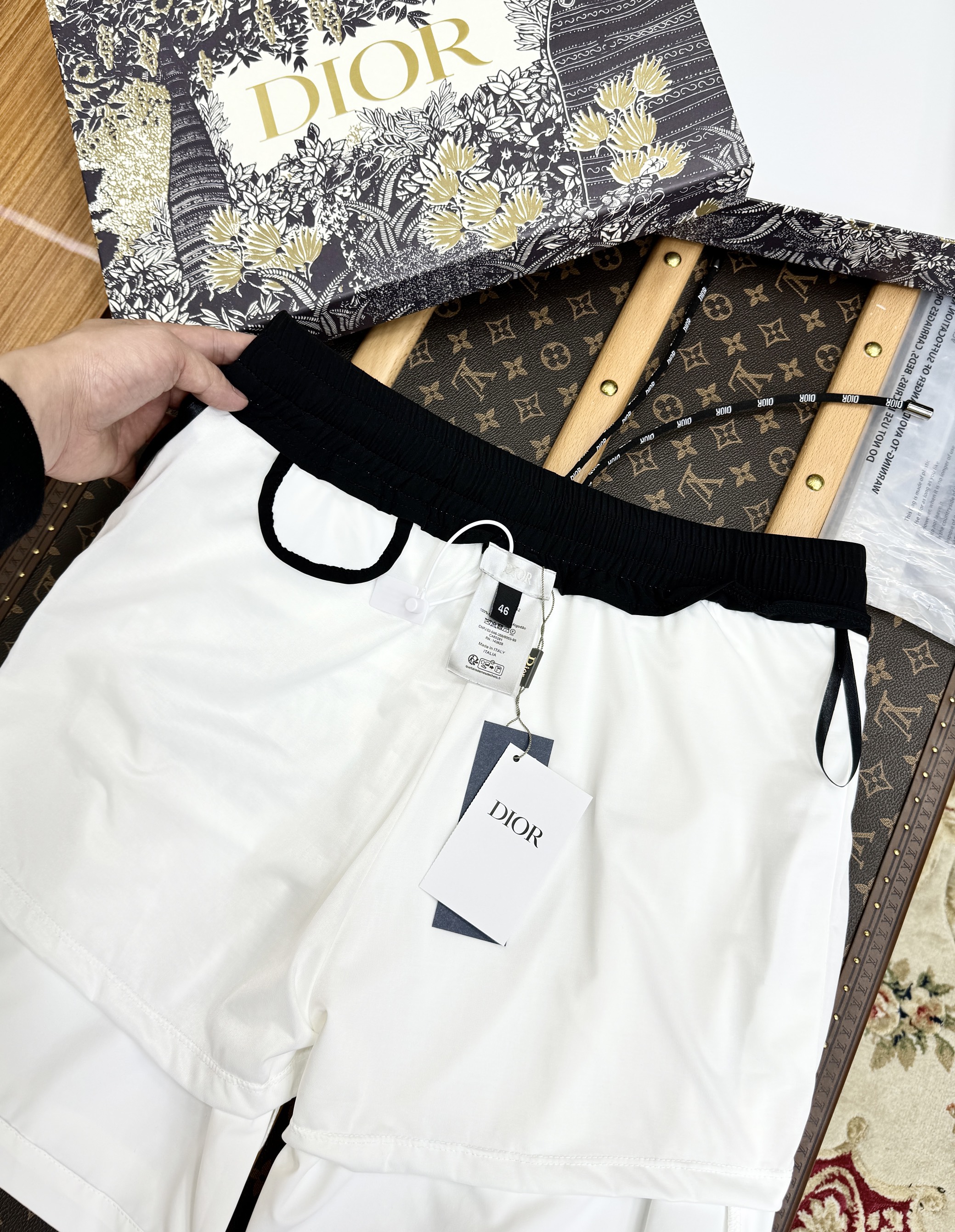 Quần short gió Dior CD logo Ong chữ thêu Like Auth 1-1 on web CD MK