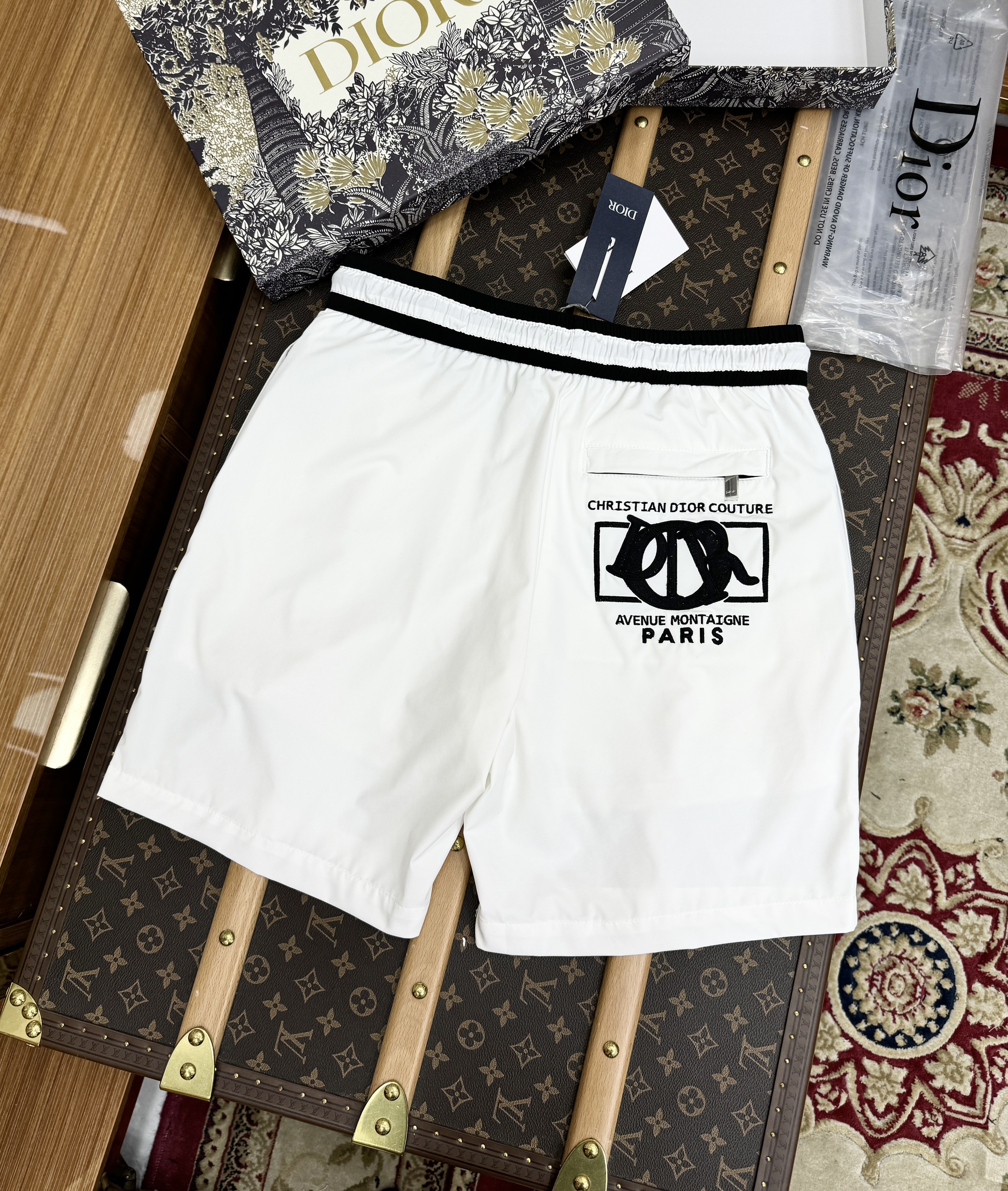 Quần short gió Dior CD logo Ong chữ thêu Like Auth 1-1 on web CD MK