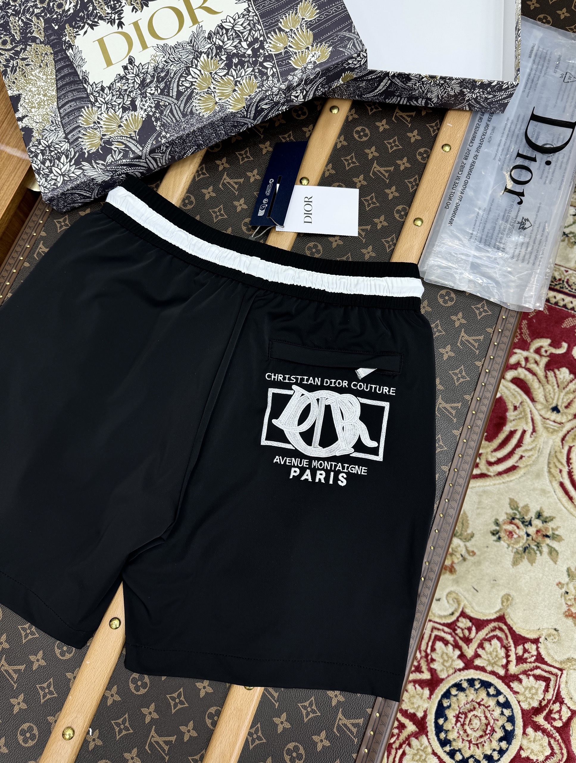 Quần short gió Dior CD logo Ong chữ thêu Like Auth 1-1 on web CD MK