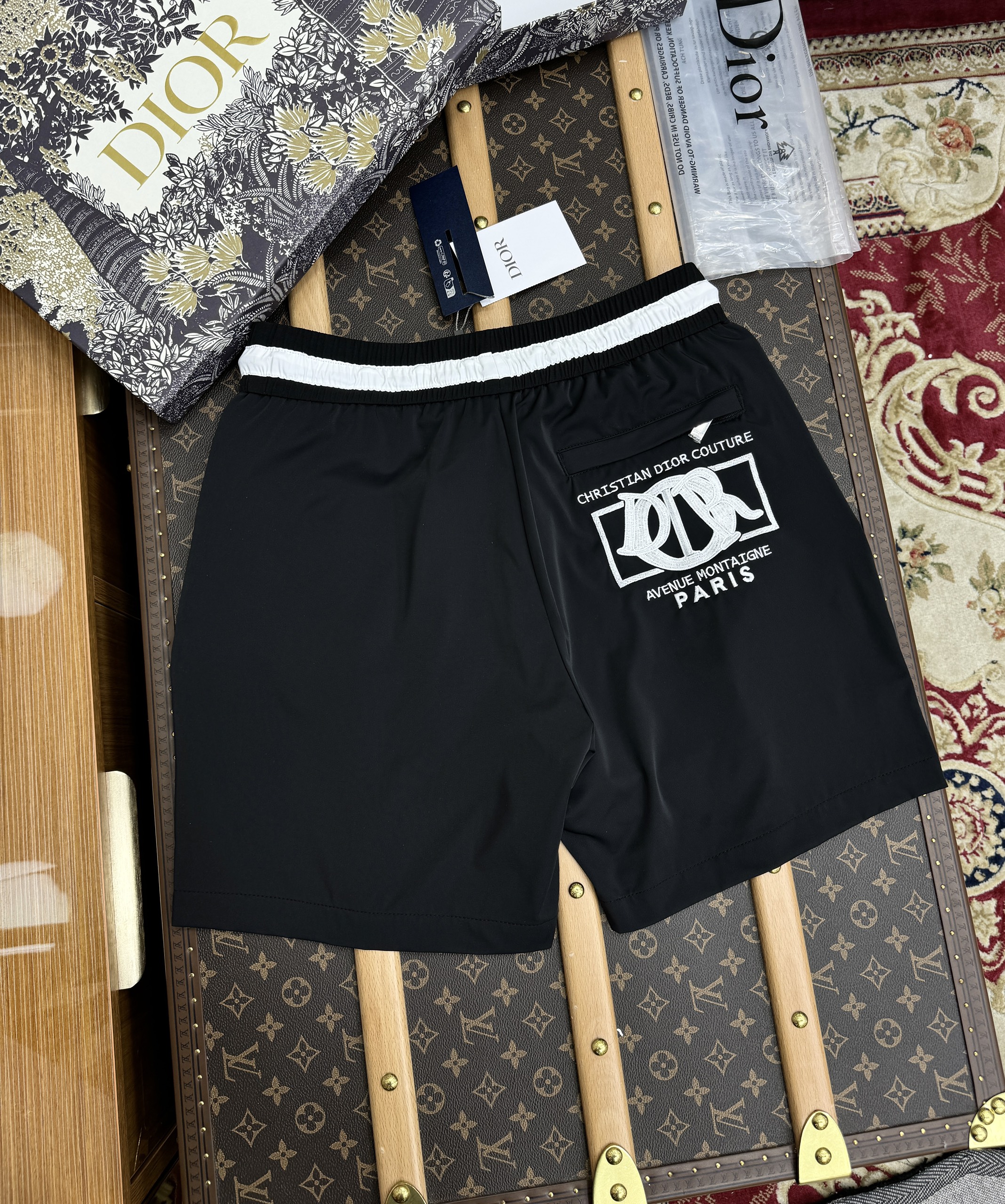 Quần short gió Dior CD logo Ong chữ thêu Like Auth 1-1 on web CD MK