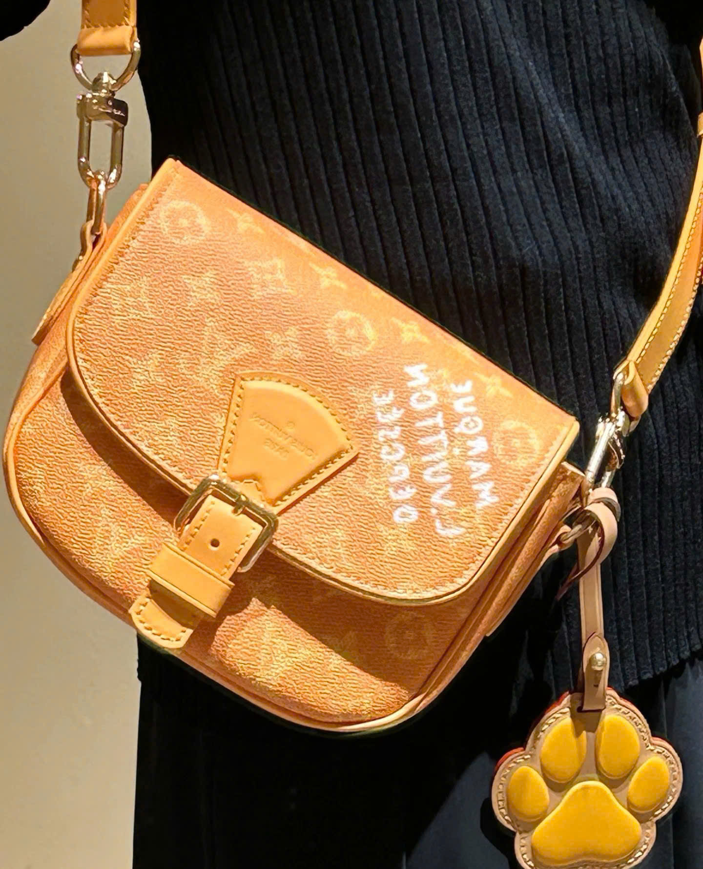 Túi đeo chéo Louis Vuitton LV Vàng họa tiết hoa vân size 20x17x7cm Like Auth on web fullbox bill thẻ PLD