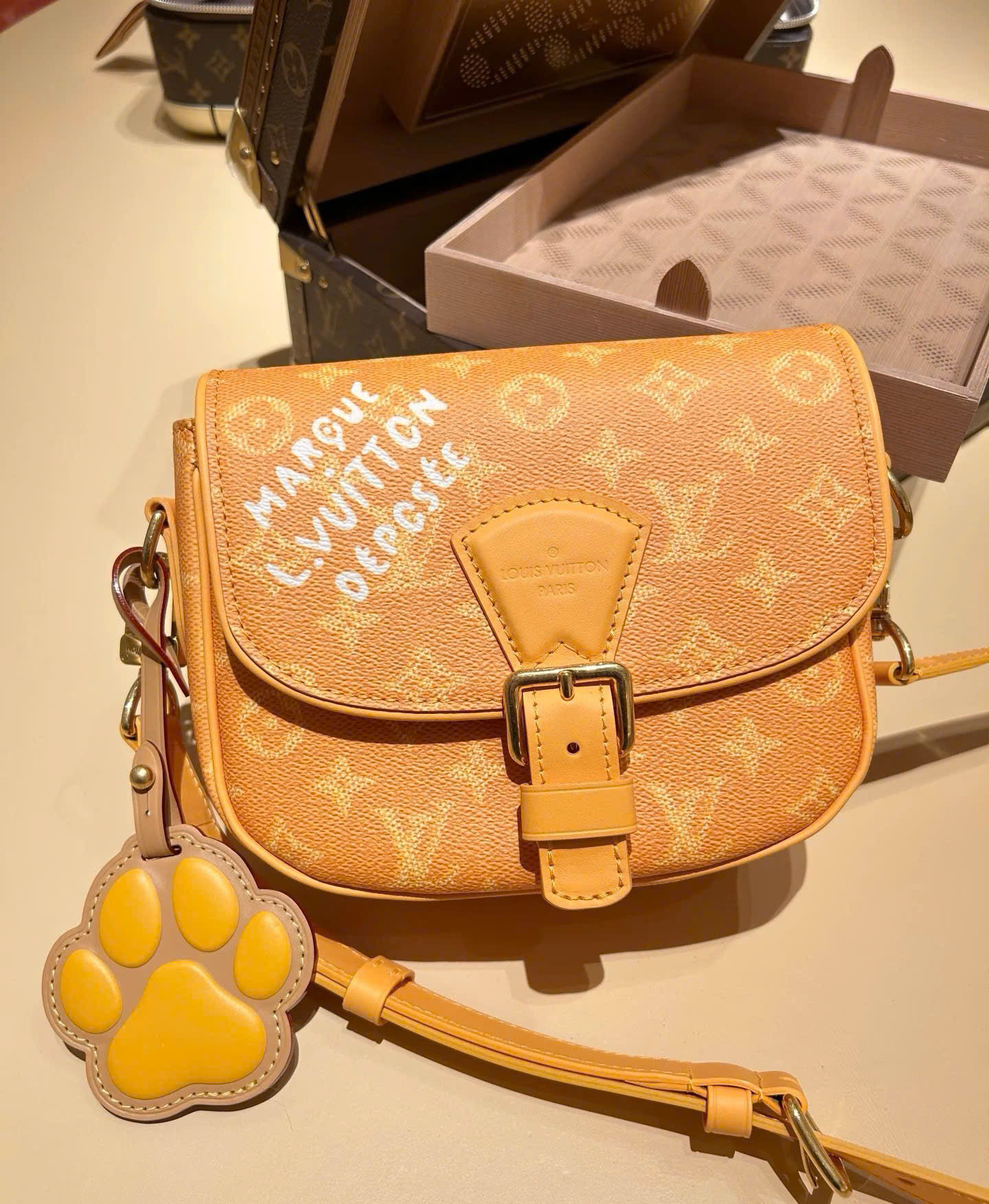 Túi đeo chéo Louis Vuitton LV Vàng họa tiết hoa vân size 20x17x7cm Like Auth on web fullbox bill thẻ PLD