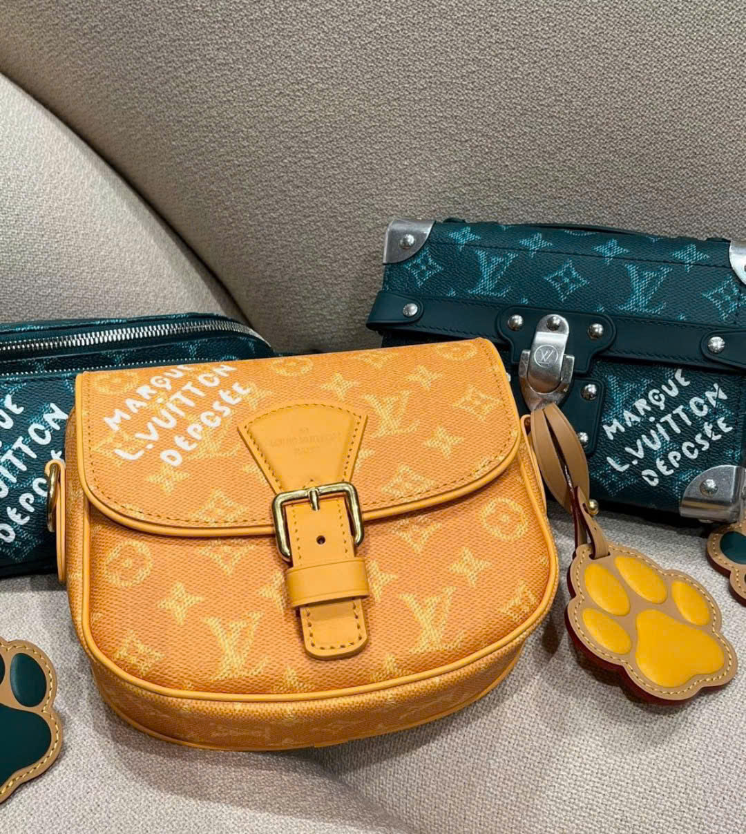 Túi đeo chéo Louis Vuitton LV Vàng họa tiết hoa vân size 20x17x7cm Like Auth on web fullbox bill thẻ PLD
