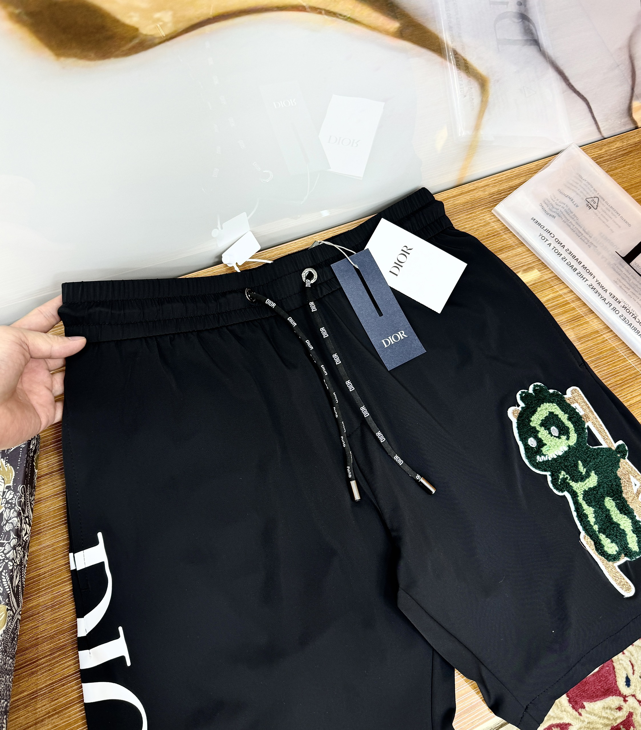 Quần short gió Dior CD Đen logo thêu xù Like Auth 1-1 on web CD
